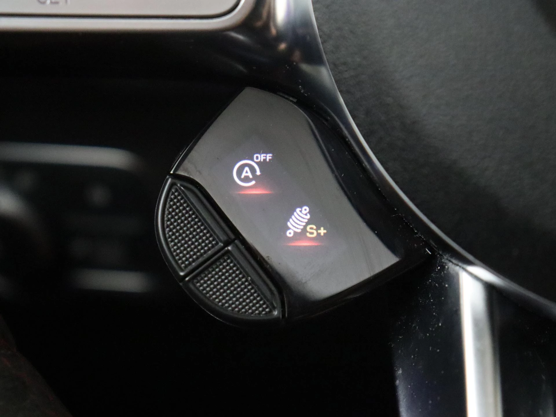 Mercedes-Benz-GLB-image-21