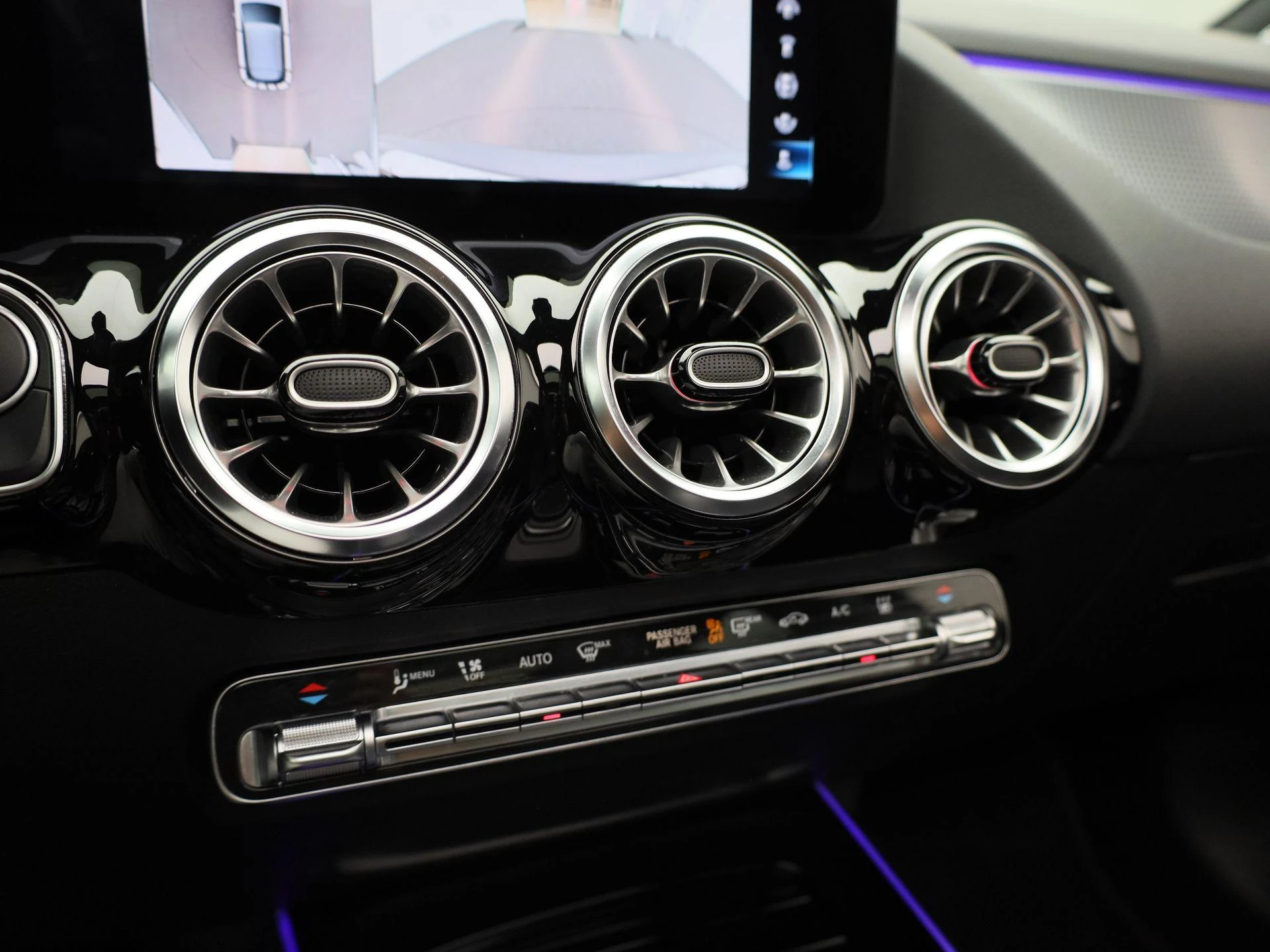 Mercedes-Benz-EQA-image-27