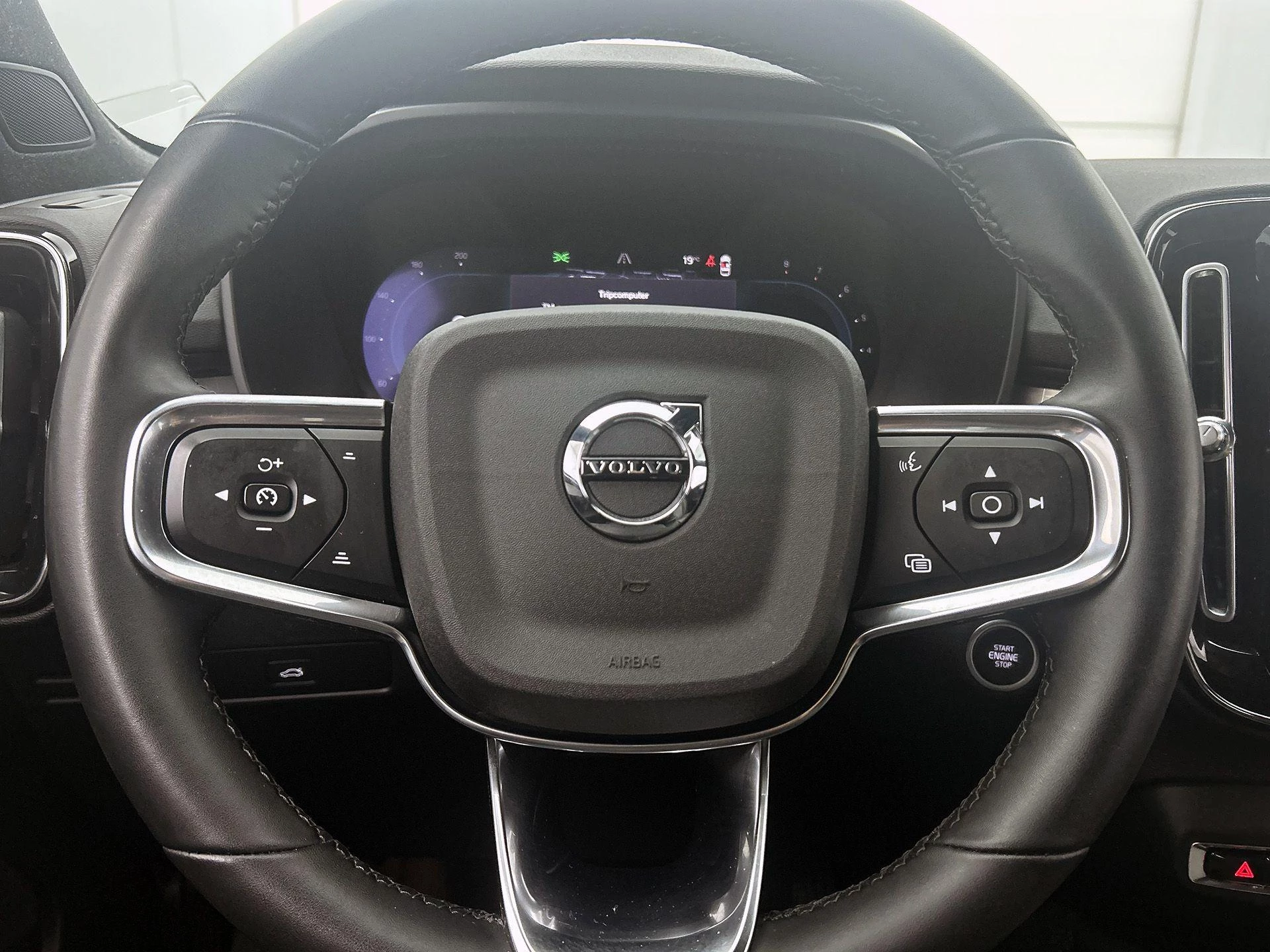Volvo-XC40-image-32