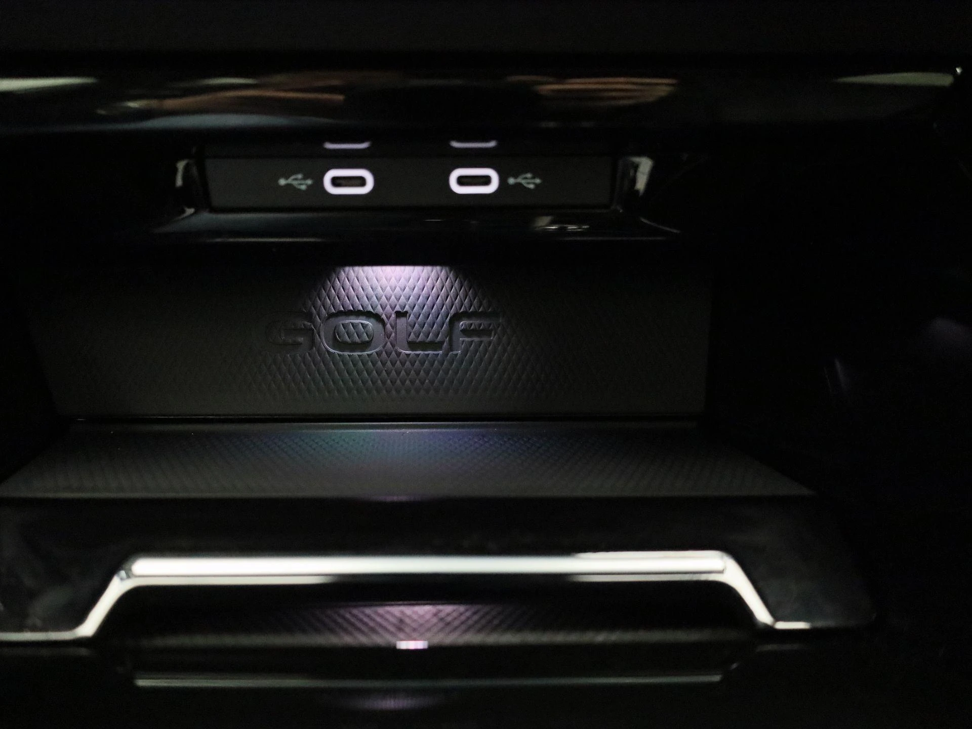 Volkswagen-Golf-image-25