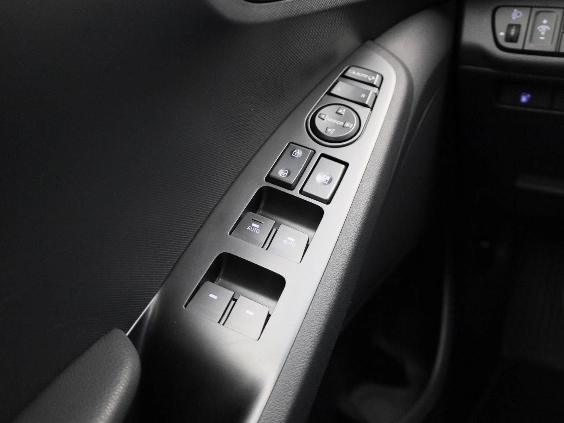 Hyundai-IONIQ-image-28