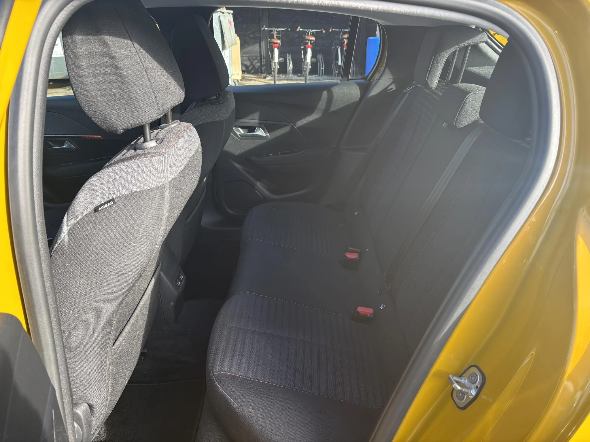 Peugeot-e-208-image-16