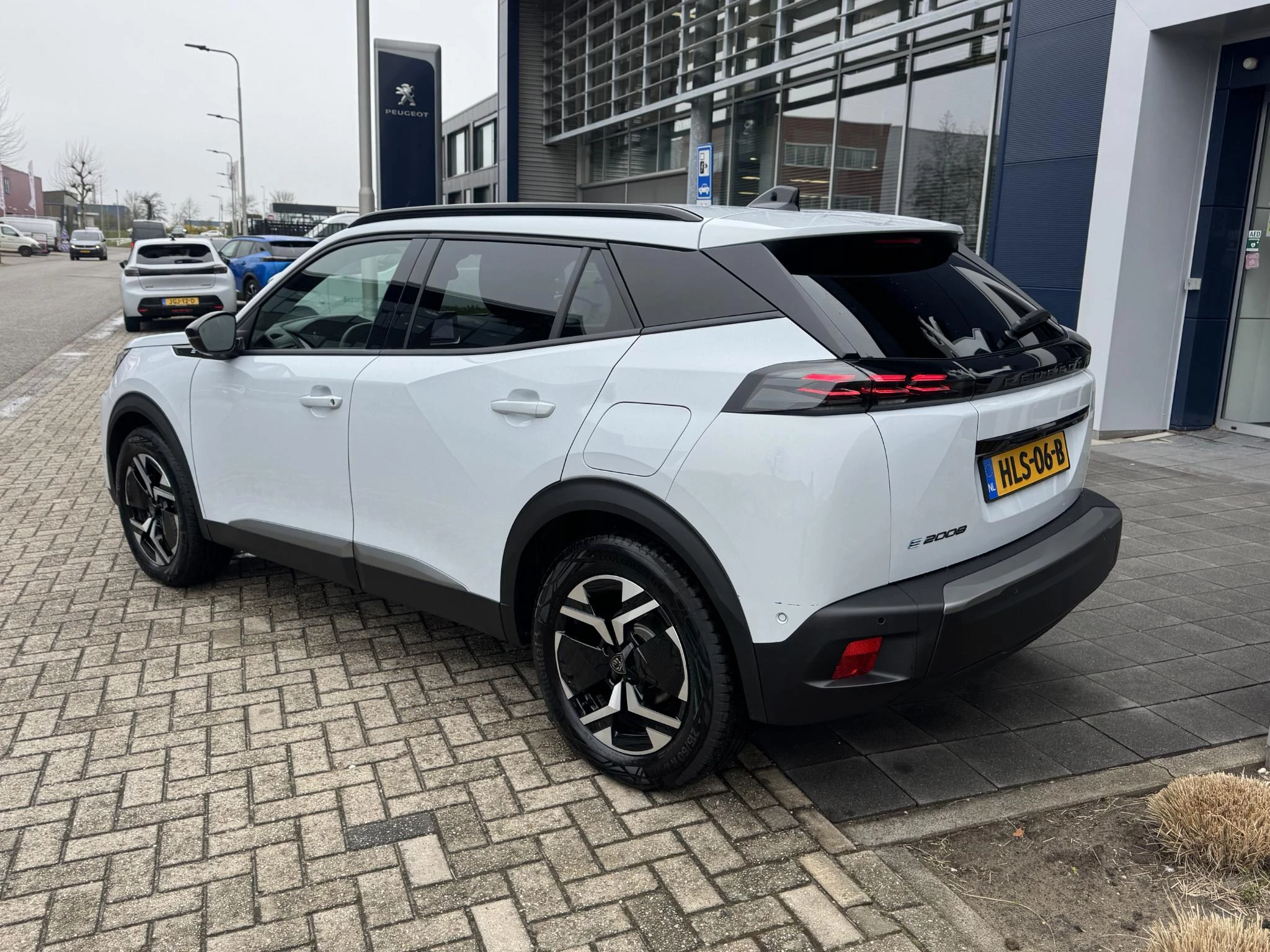 Peugeot e-2008