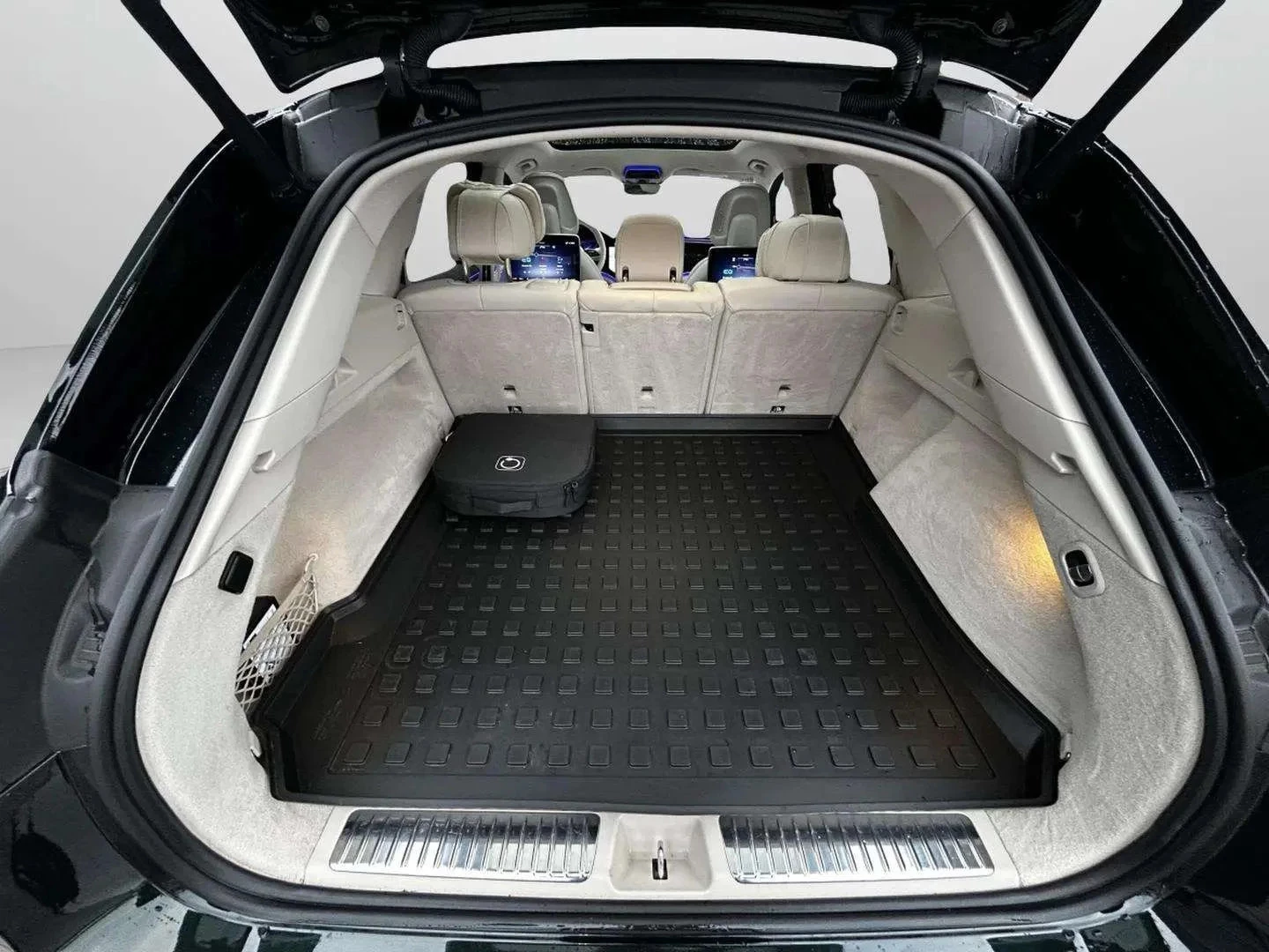 Mercedes-Benz-EQS-image-22