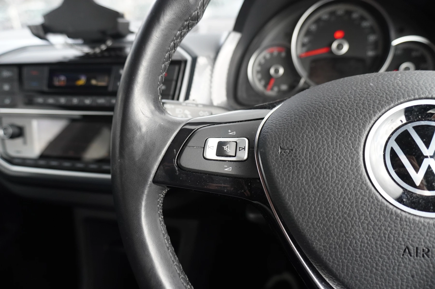 Volkswagen-up!-image-19