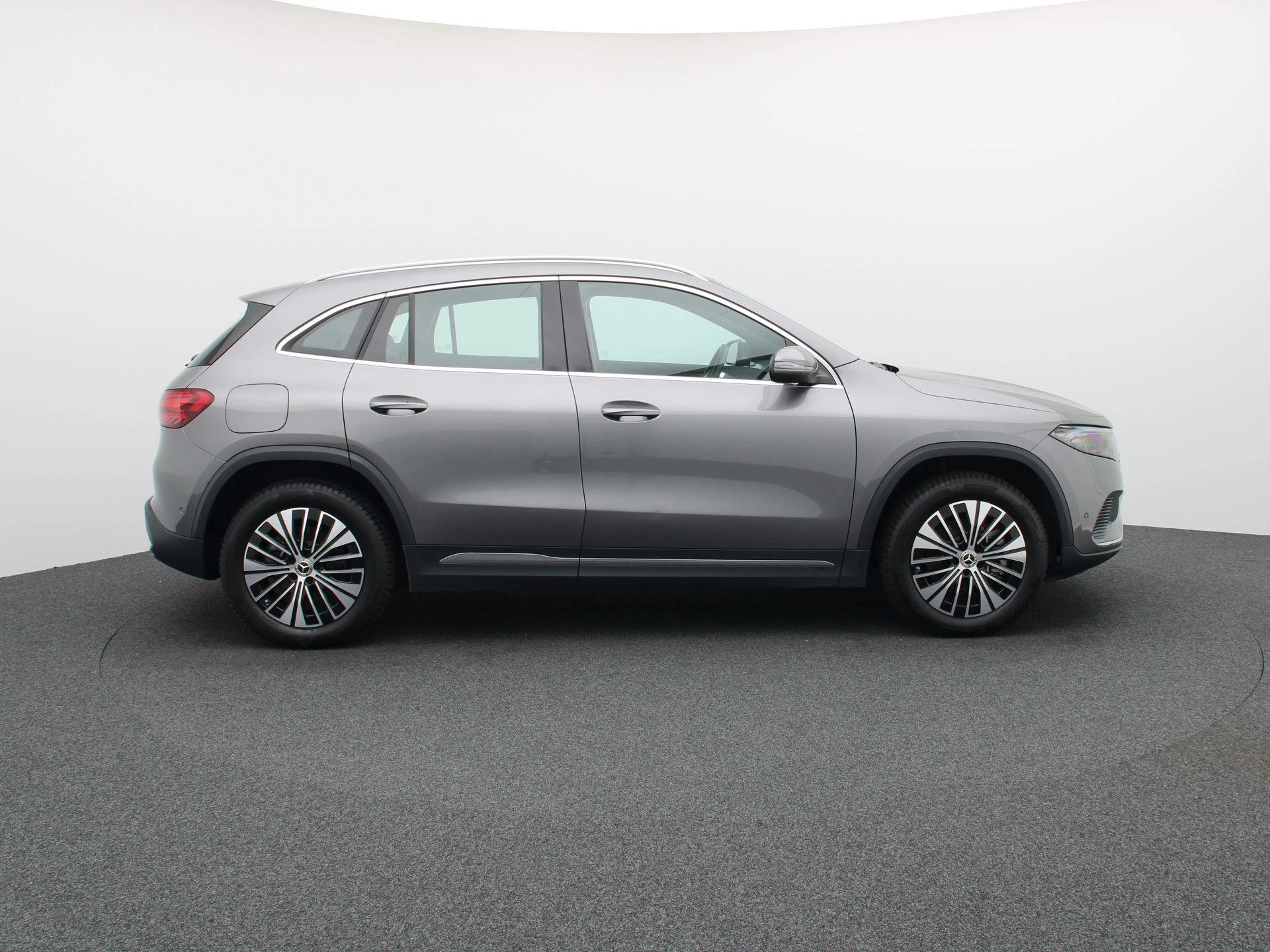 Mercedes-Benz-EQA-image-5