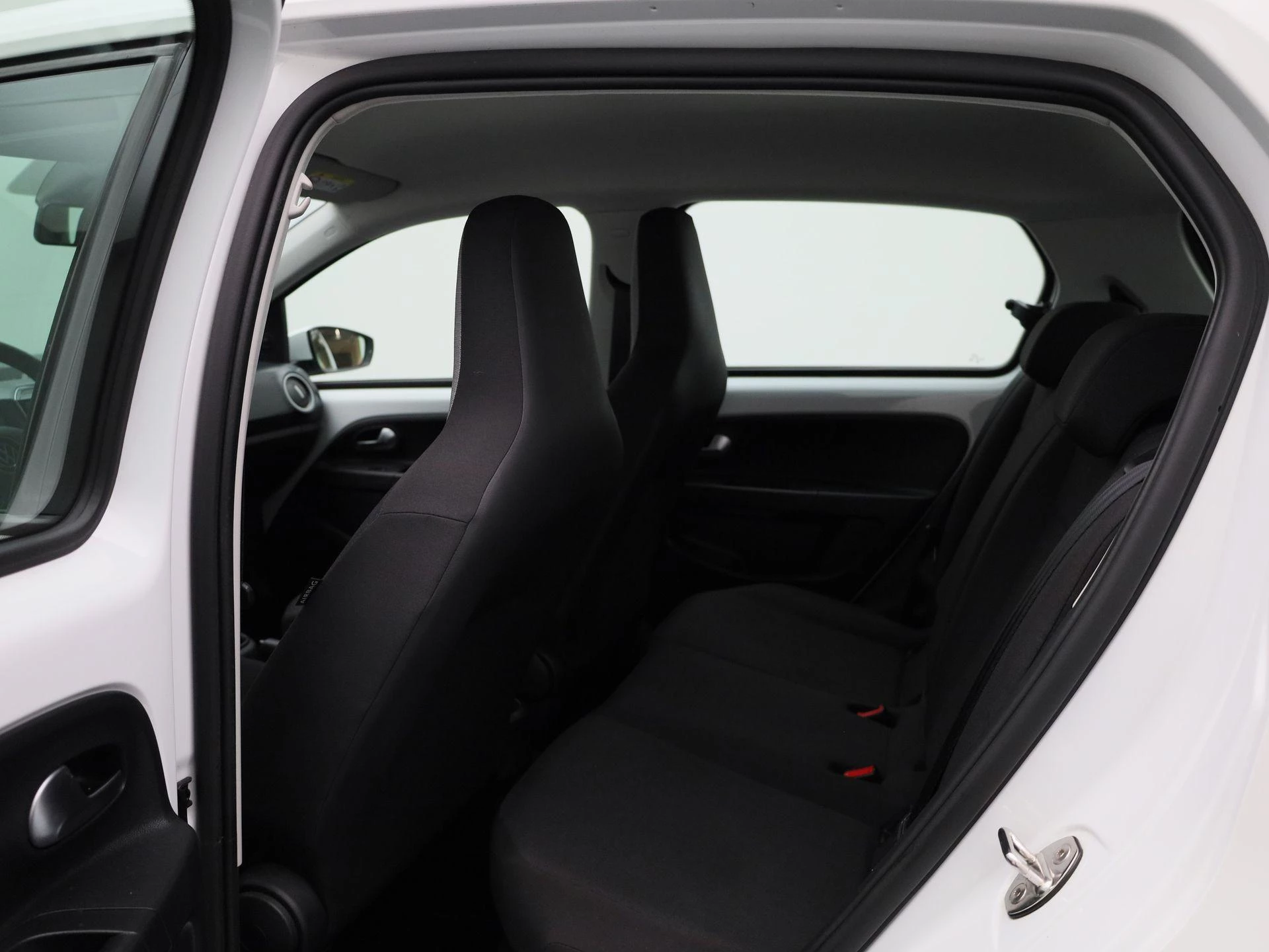 Volkswagen-up!-image-9