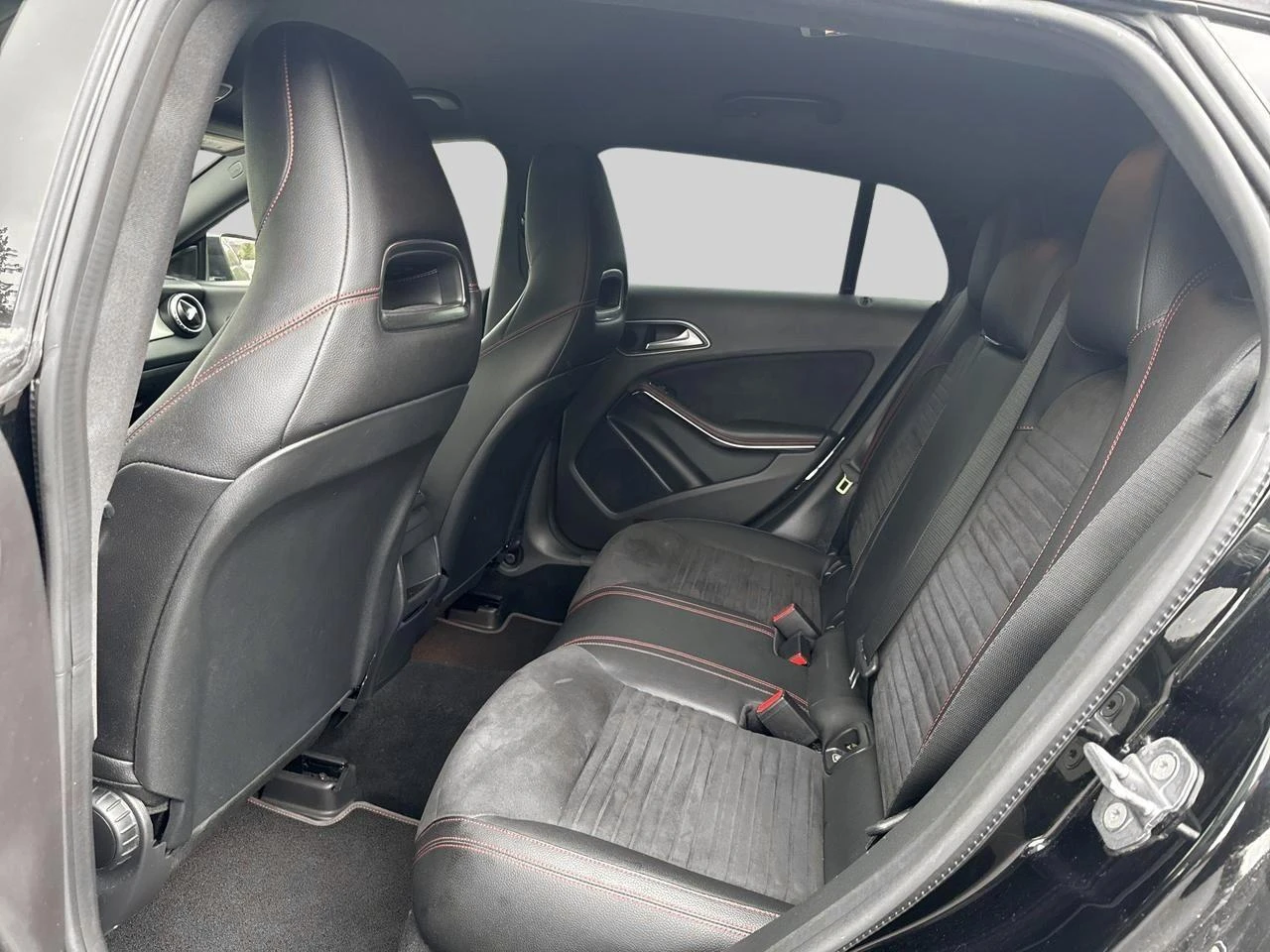 Mercedes-Benz-CLA-image-10