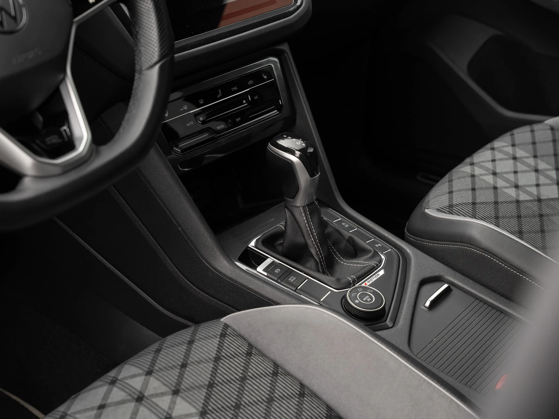 Volkswagen-Tiguan-image-16