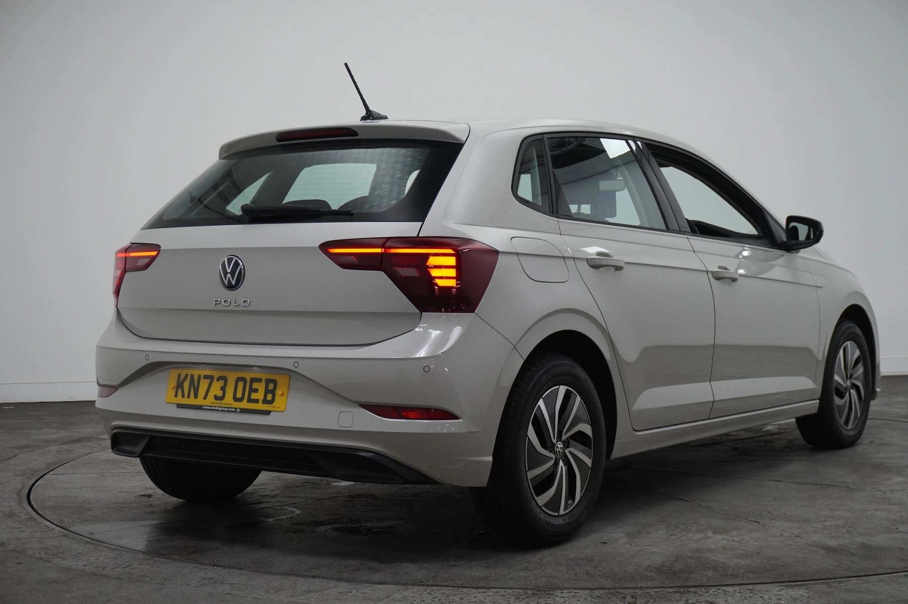 Volkswagen-Polo-image-16