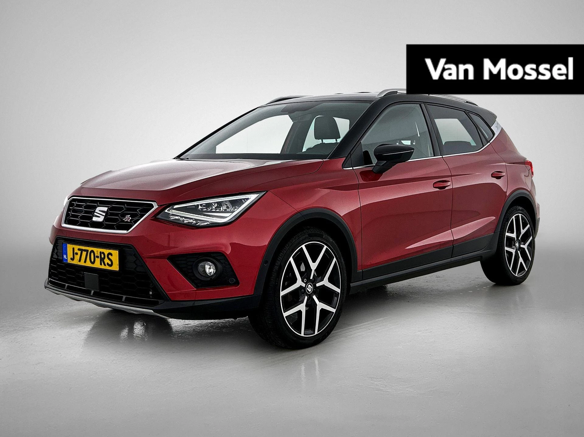 SEAT-Arona-image-0