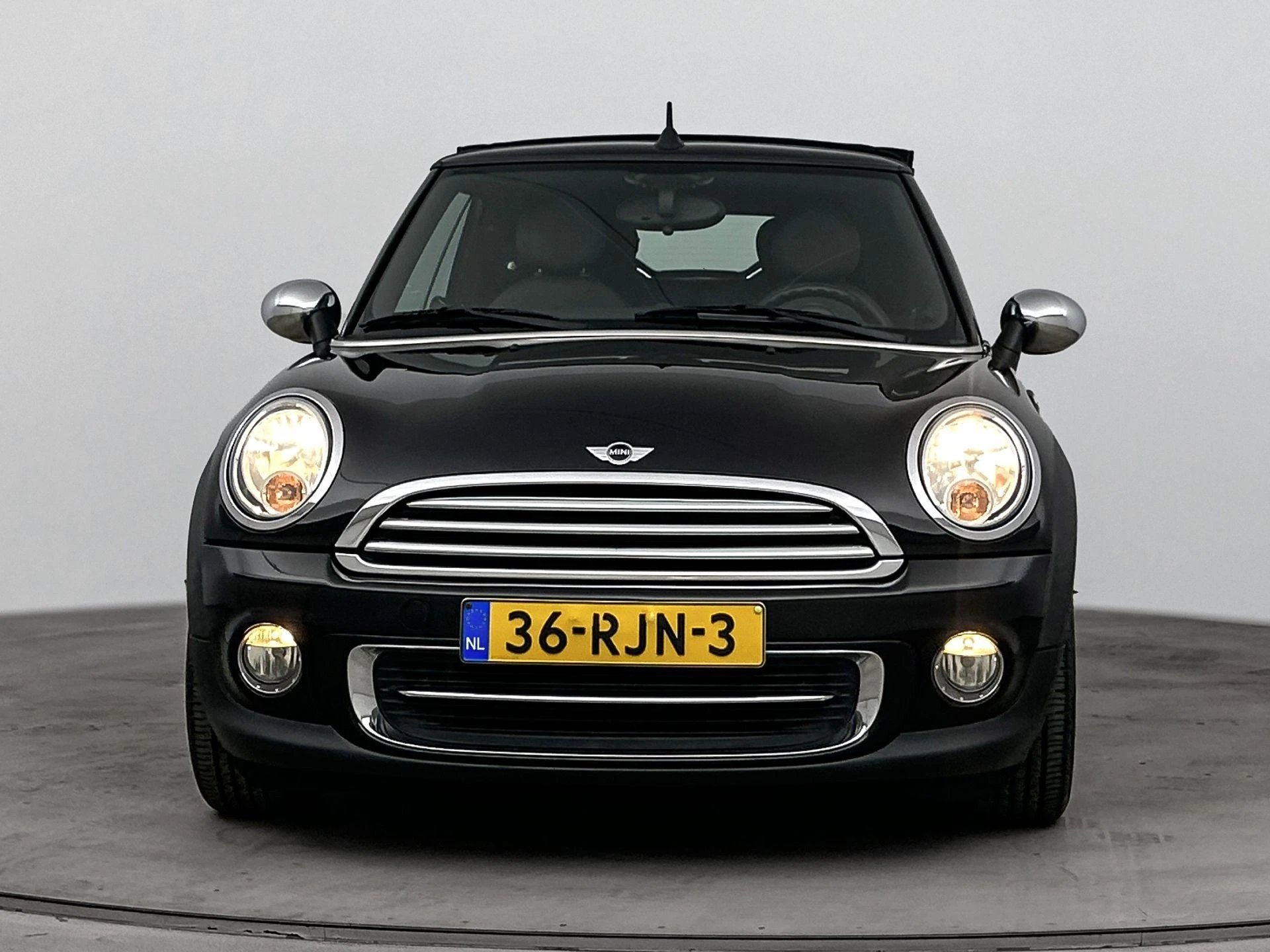 MINI-Cooper Cabrio-image-4