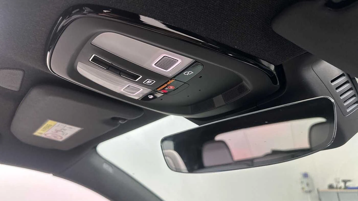 Volvo-EX40-image-24
