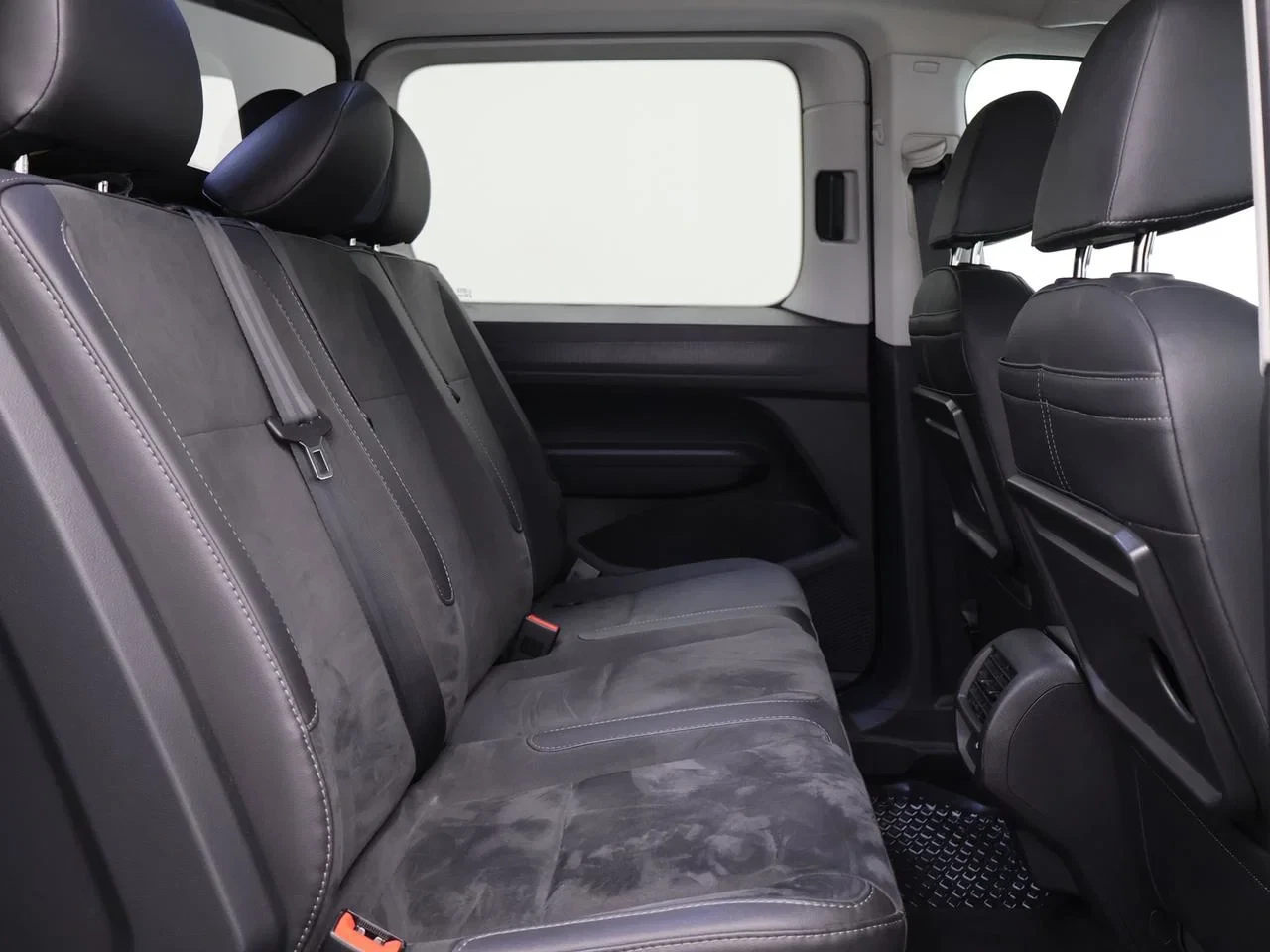 Volkswagen-Caddy-image-11