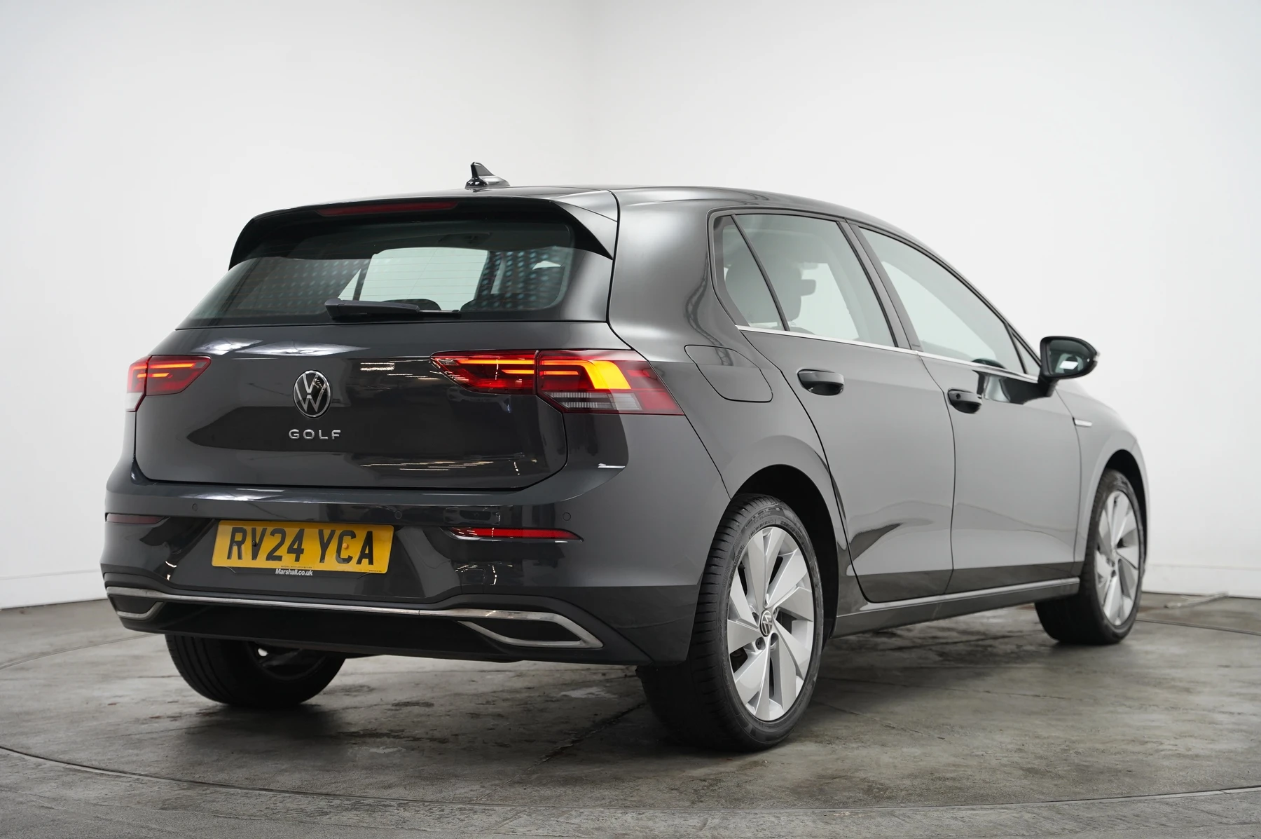 Volkswagen-Golf-image-14