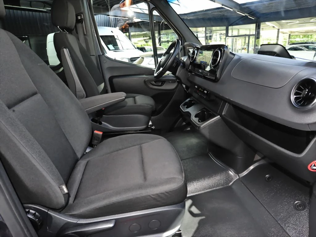 Mercedes-Benz-Sprinter 317-image-11