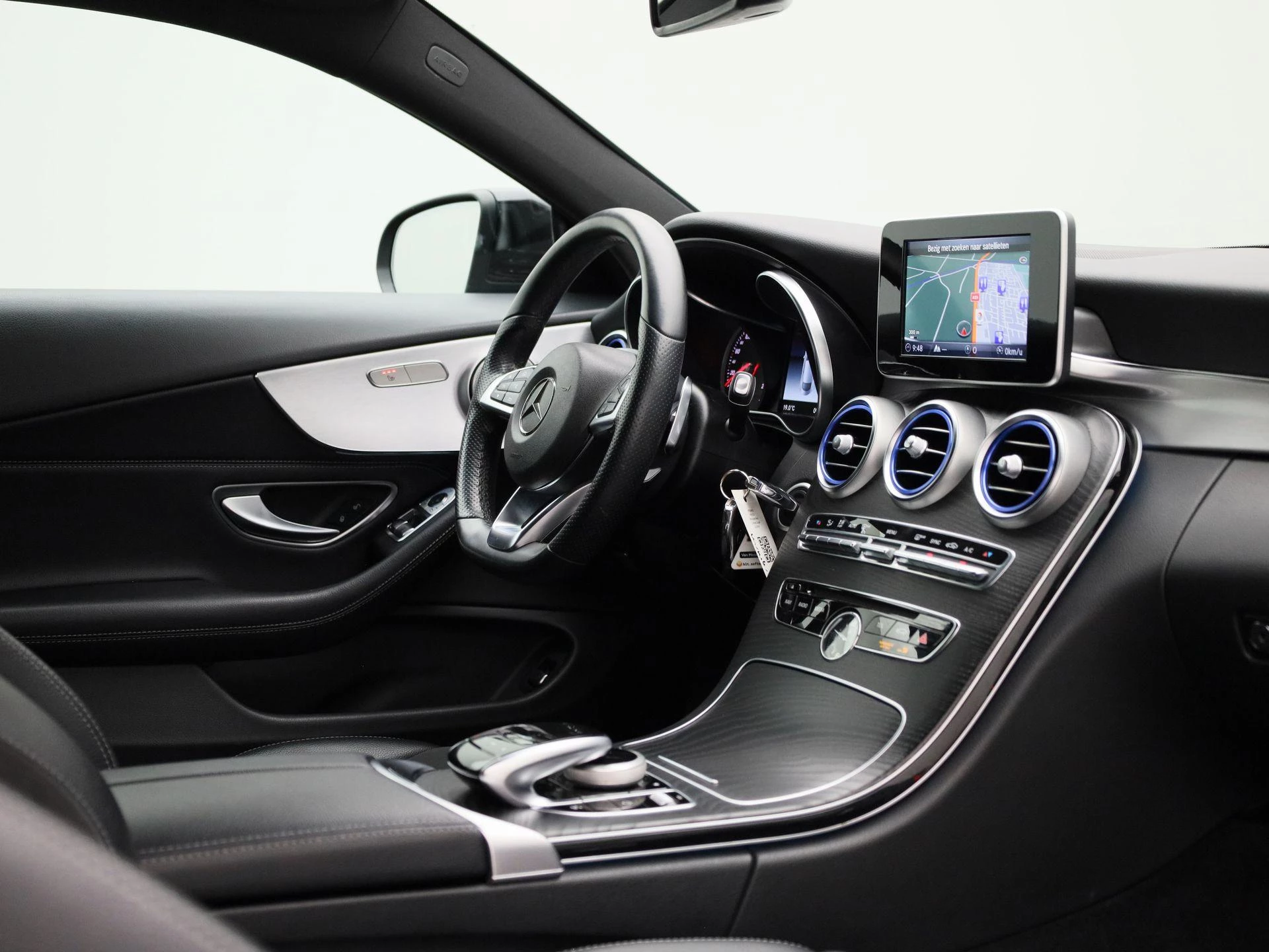 Mercedes-Benz-C-Klasse-image-35