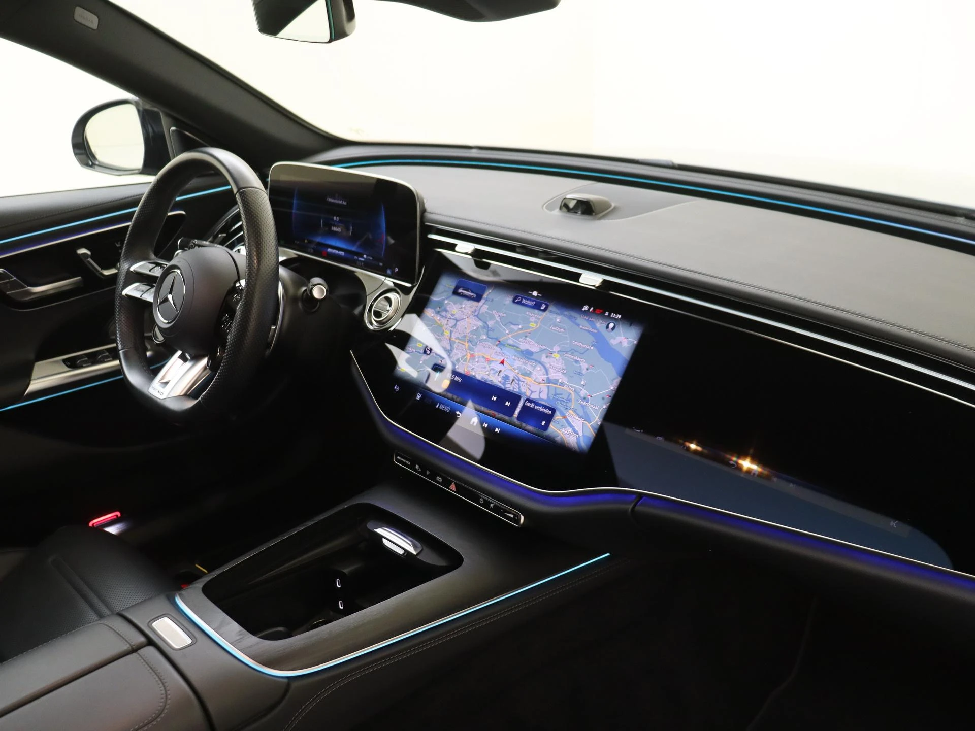 Mercedes-Benz-E-Klasse-image-11