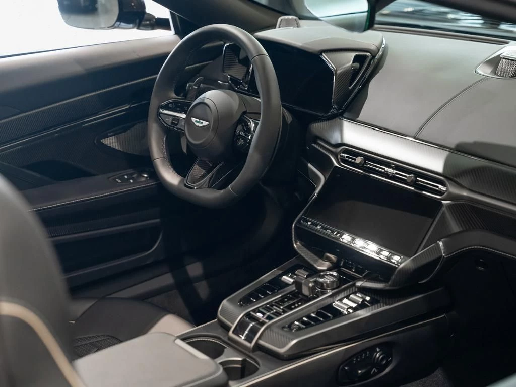 Aston Martin-Vanquish-image-24