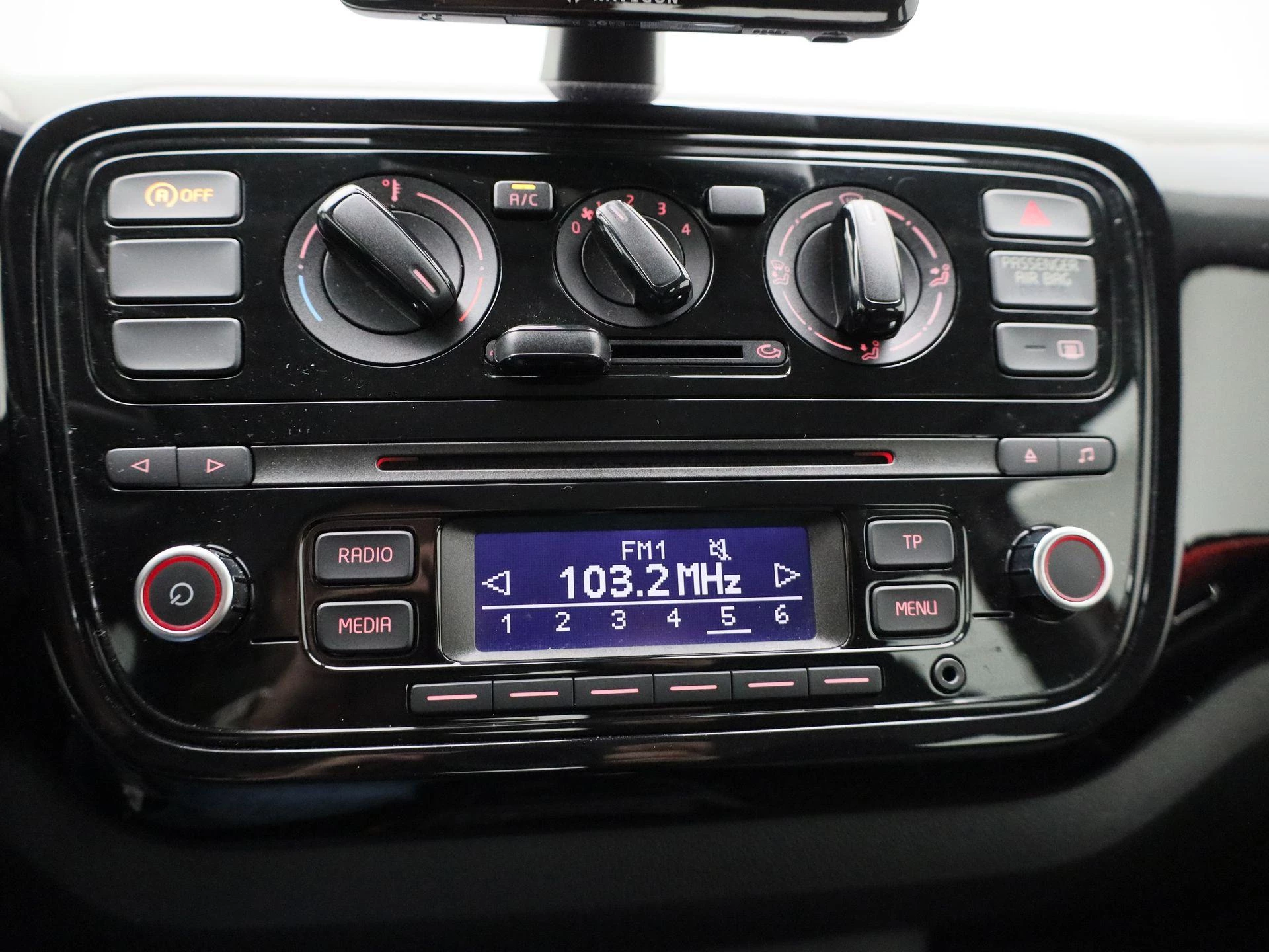 Volkswagen-up!-image-13