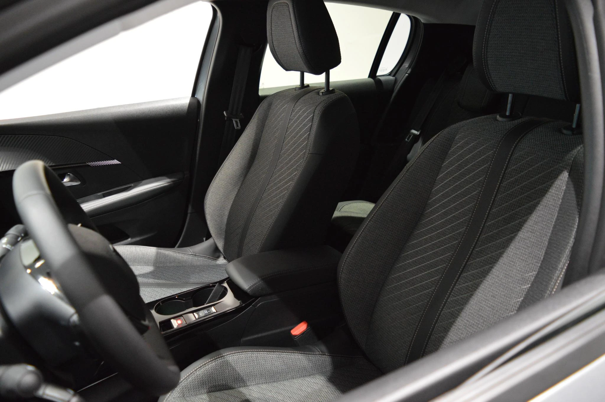 Peugeot-e-208-image-7