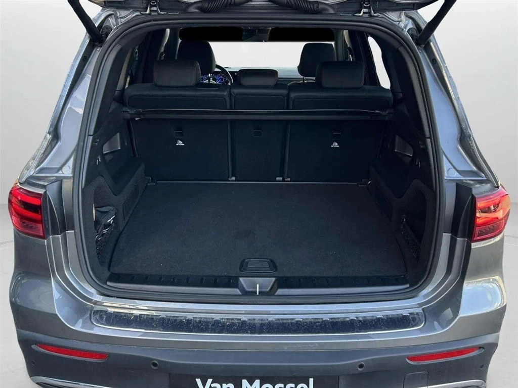 Mercedes-Benz-EQB-image-24