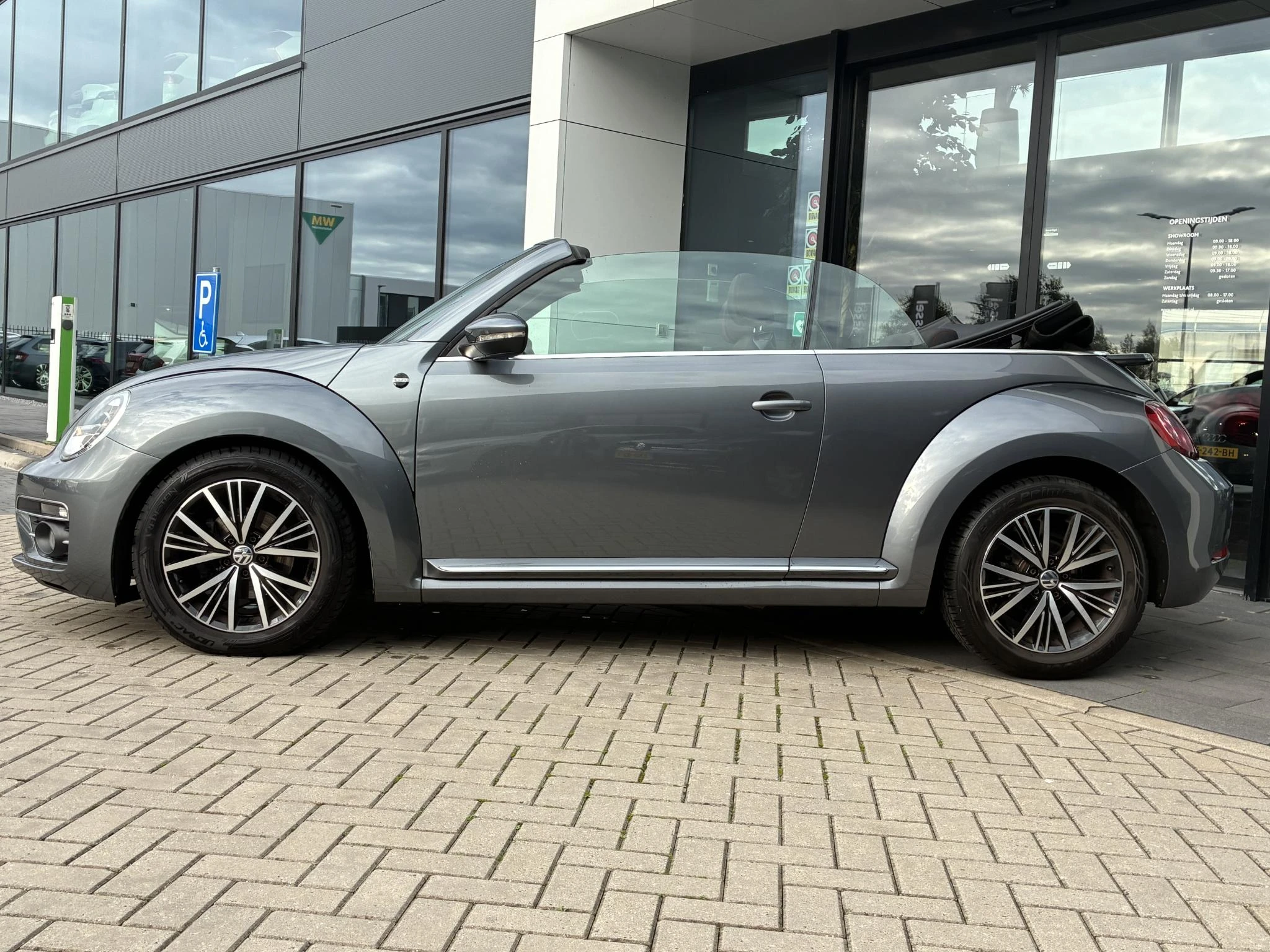 Volkswagen-Beetle-image-1