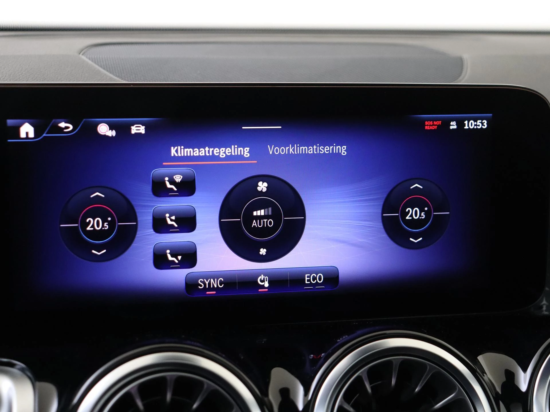 Mercedes-Benz-EQB-image-16