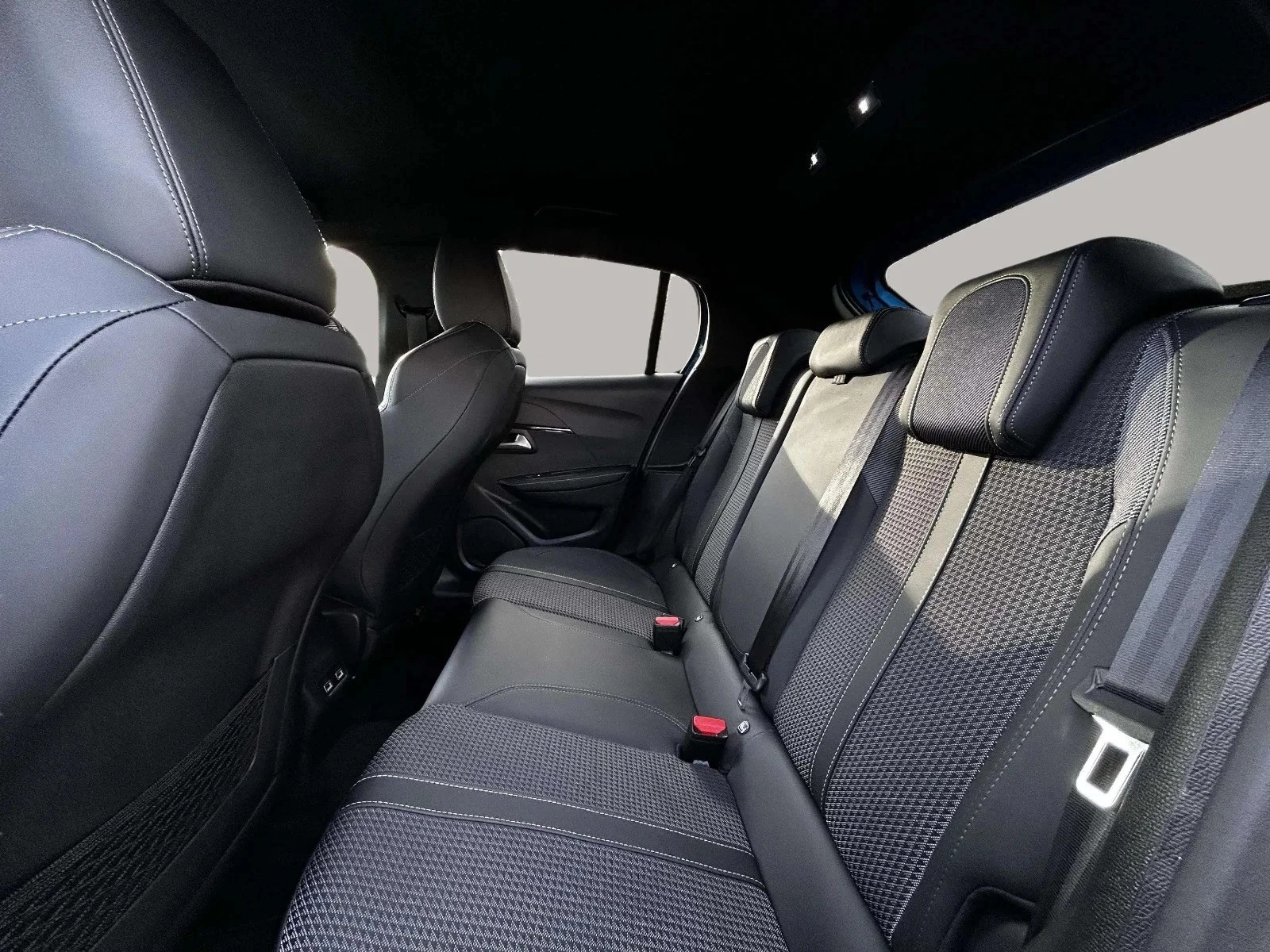 Peugeot-e-208-image-13