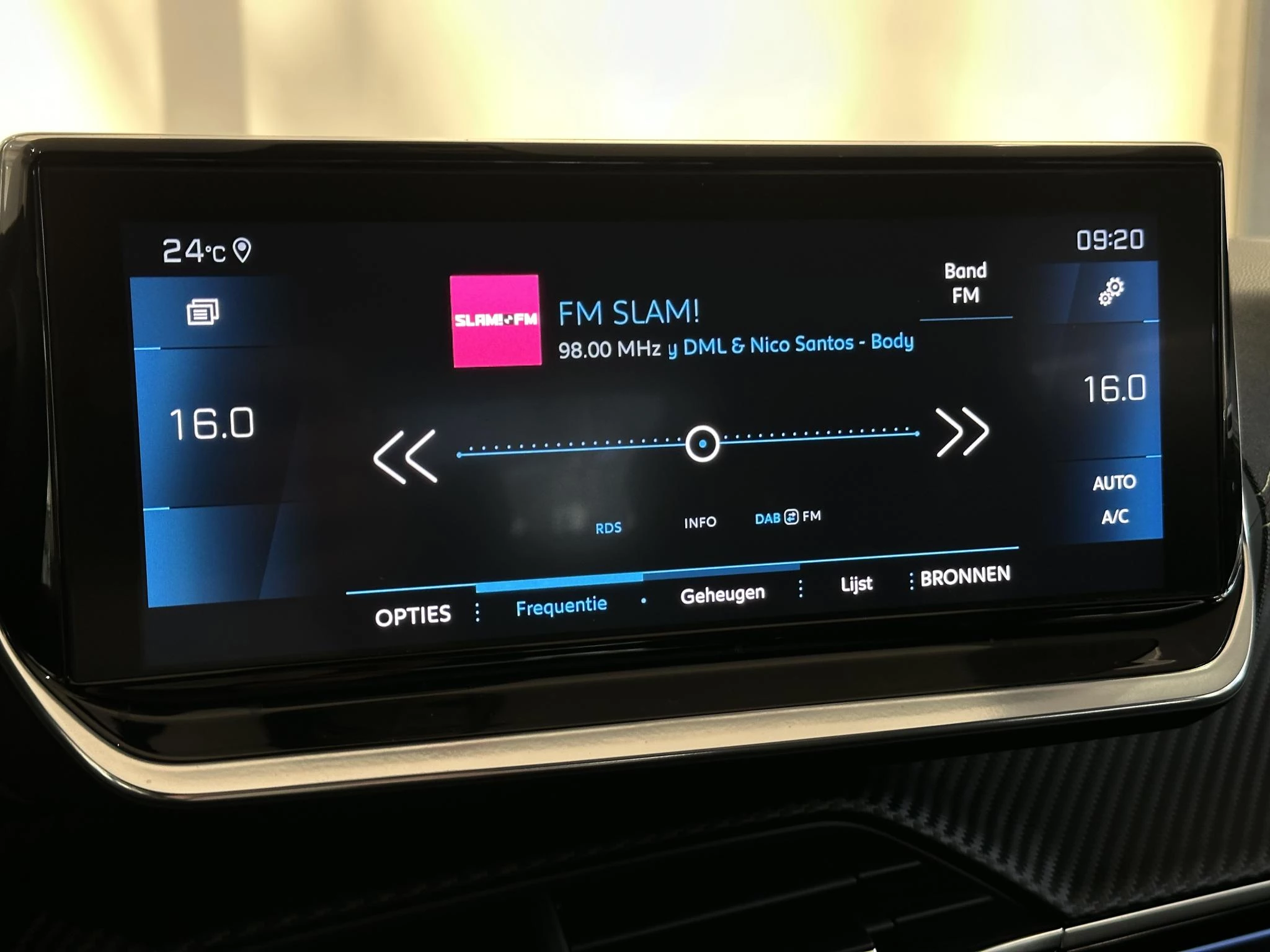 Peugeot-208-image-17