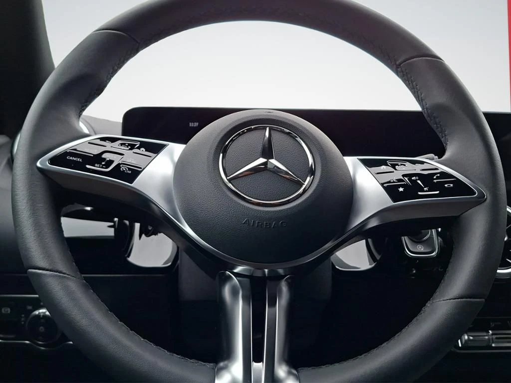 Mercedes-Benz-GLA 200 d-image-15
