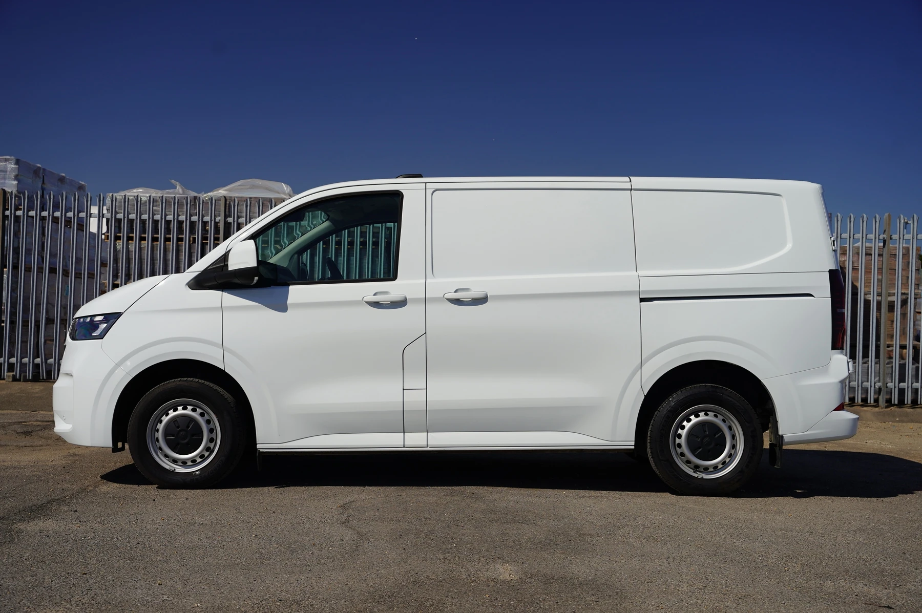 Volkswagen-Transporter-image-22
