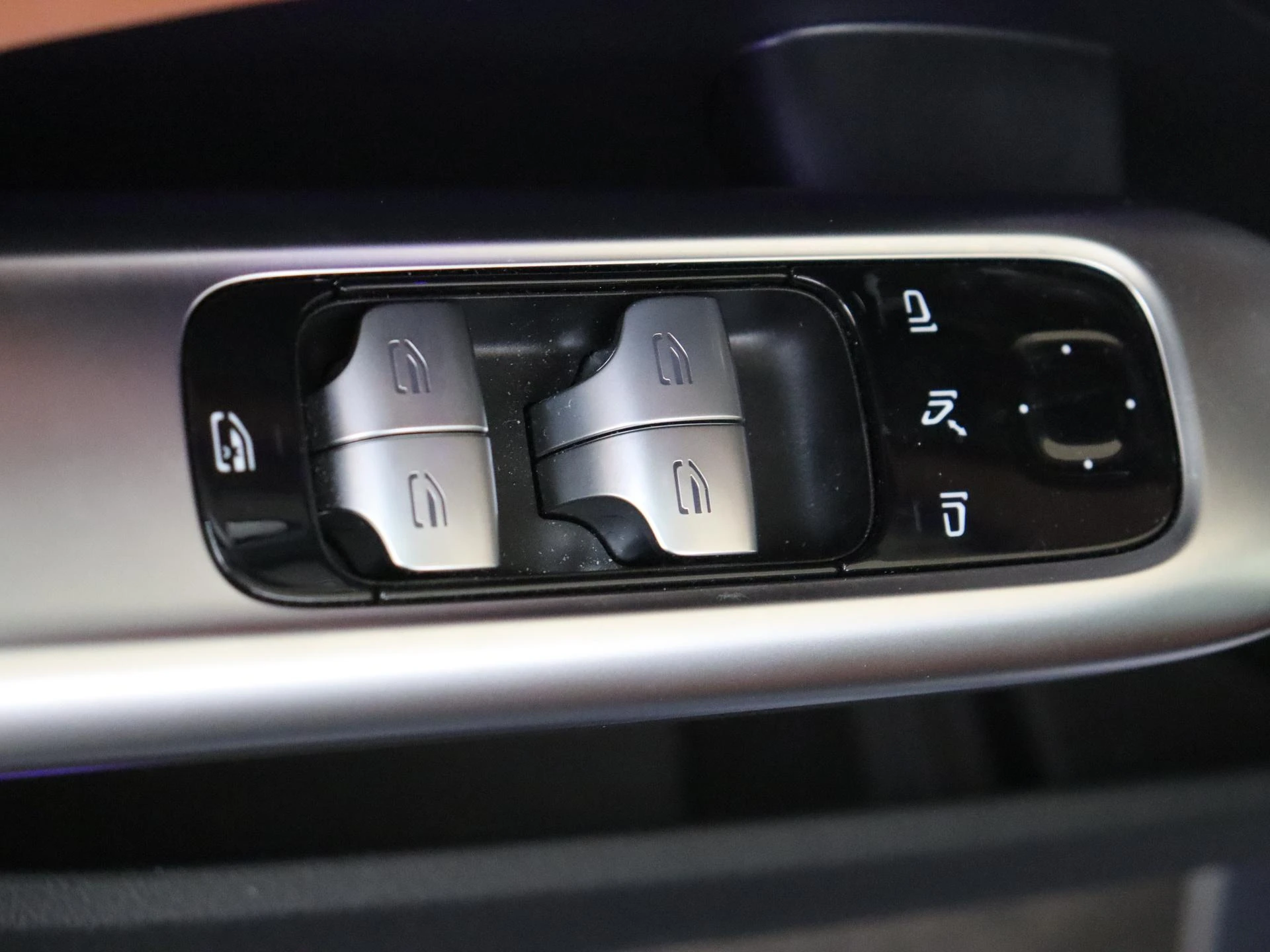 Mercedes-Benz-C-Klasse-image-25