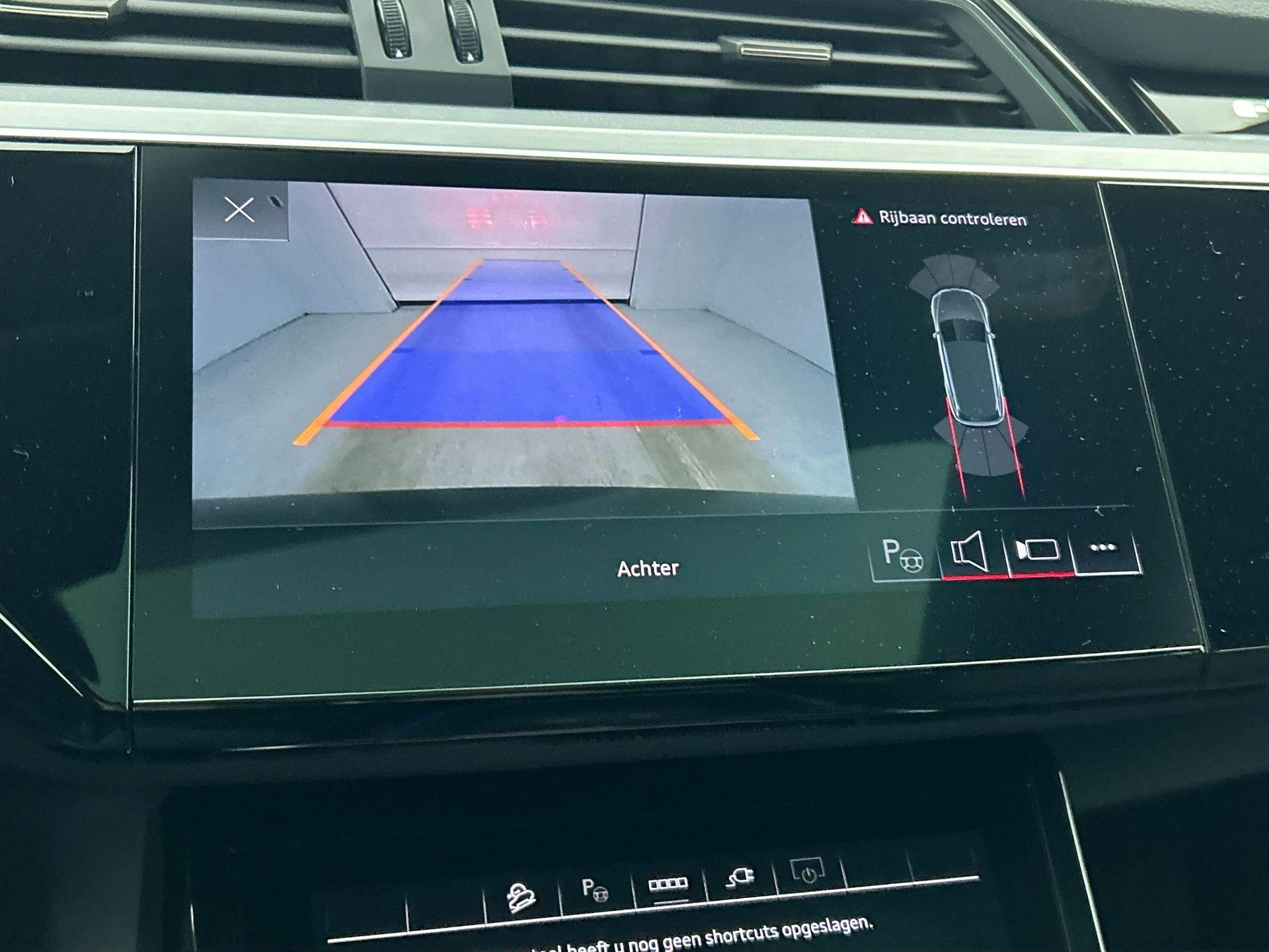 Audi-Q8 e-tron-image-19
