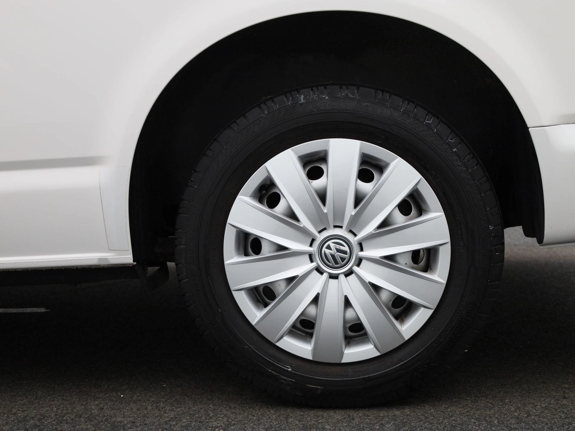 Volkswagen-Transporter-image-17