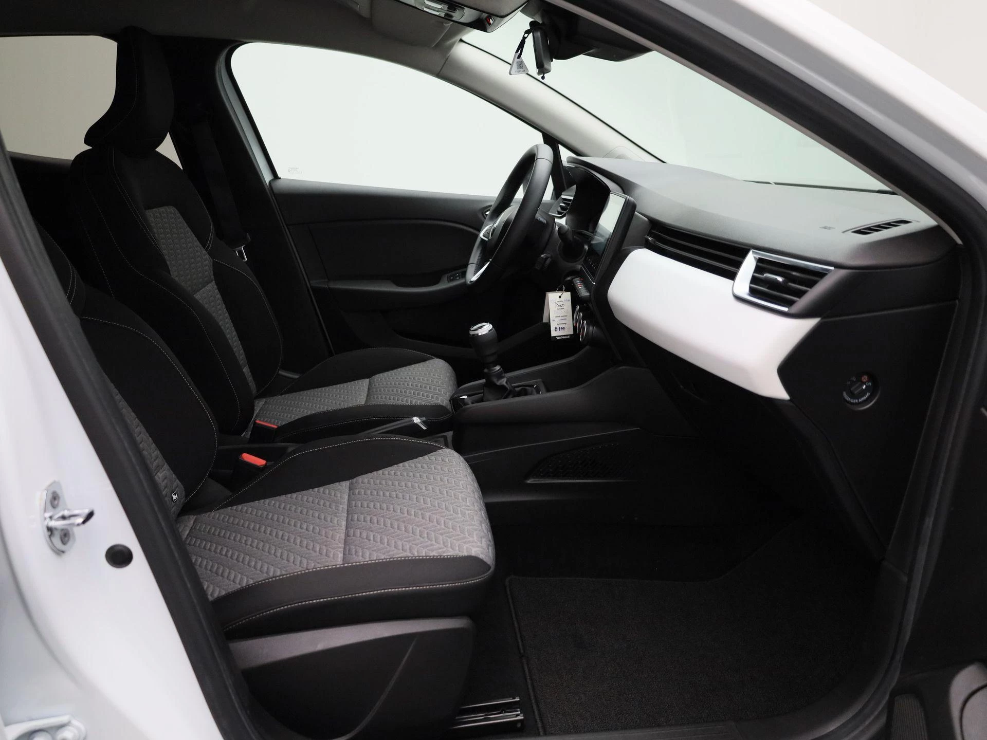 Renault-Clio-image-27
