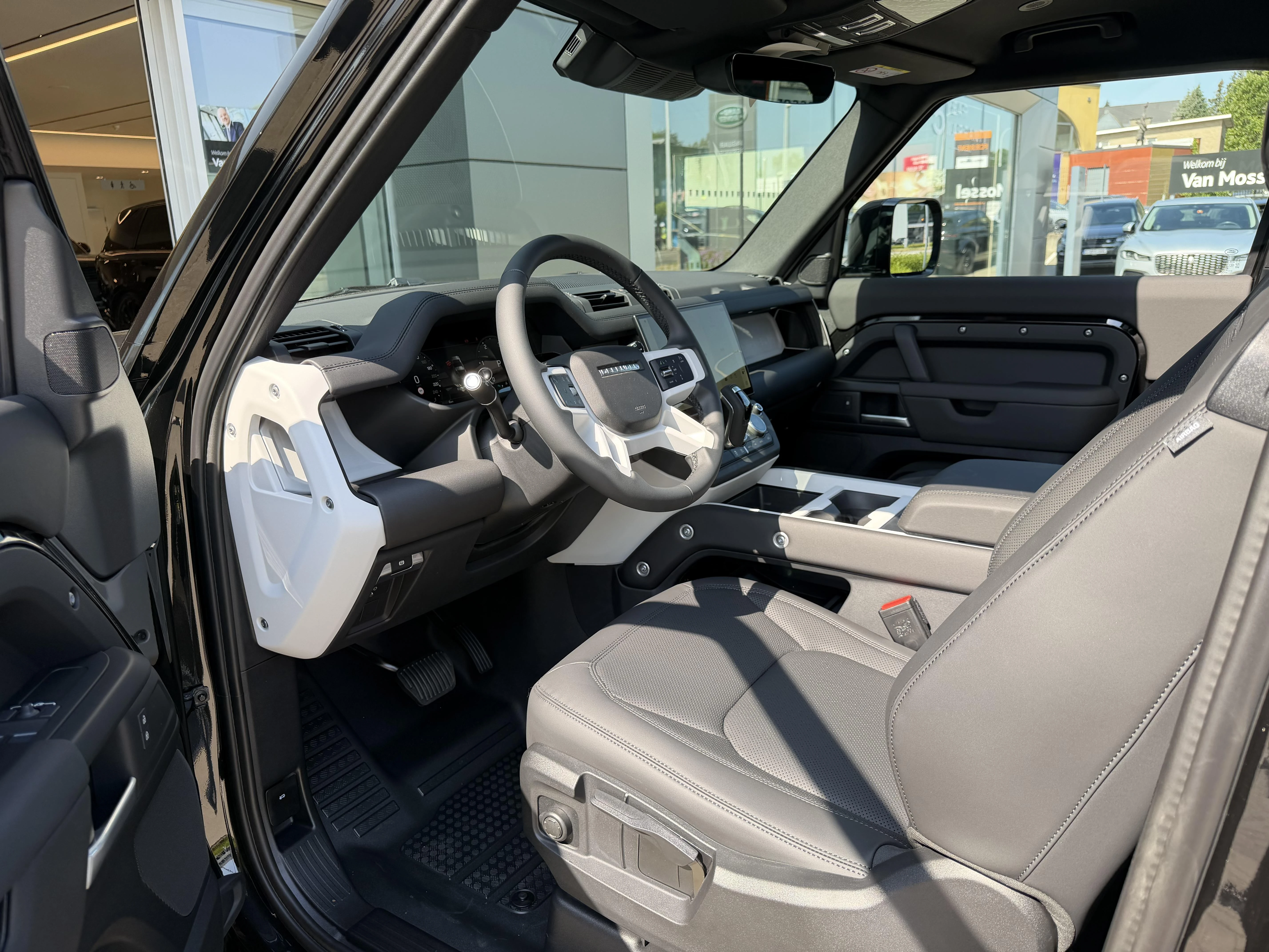 Land Rover Defender 90 D200 S AWD Auto. 26MY