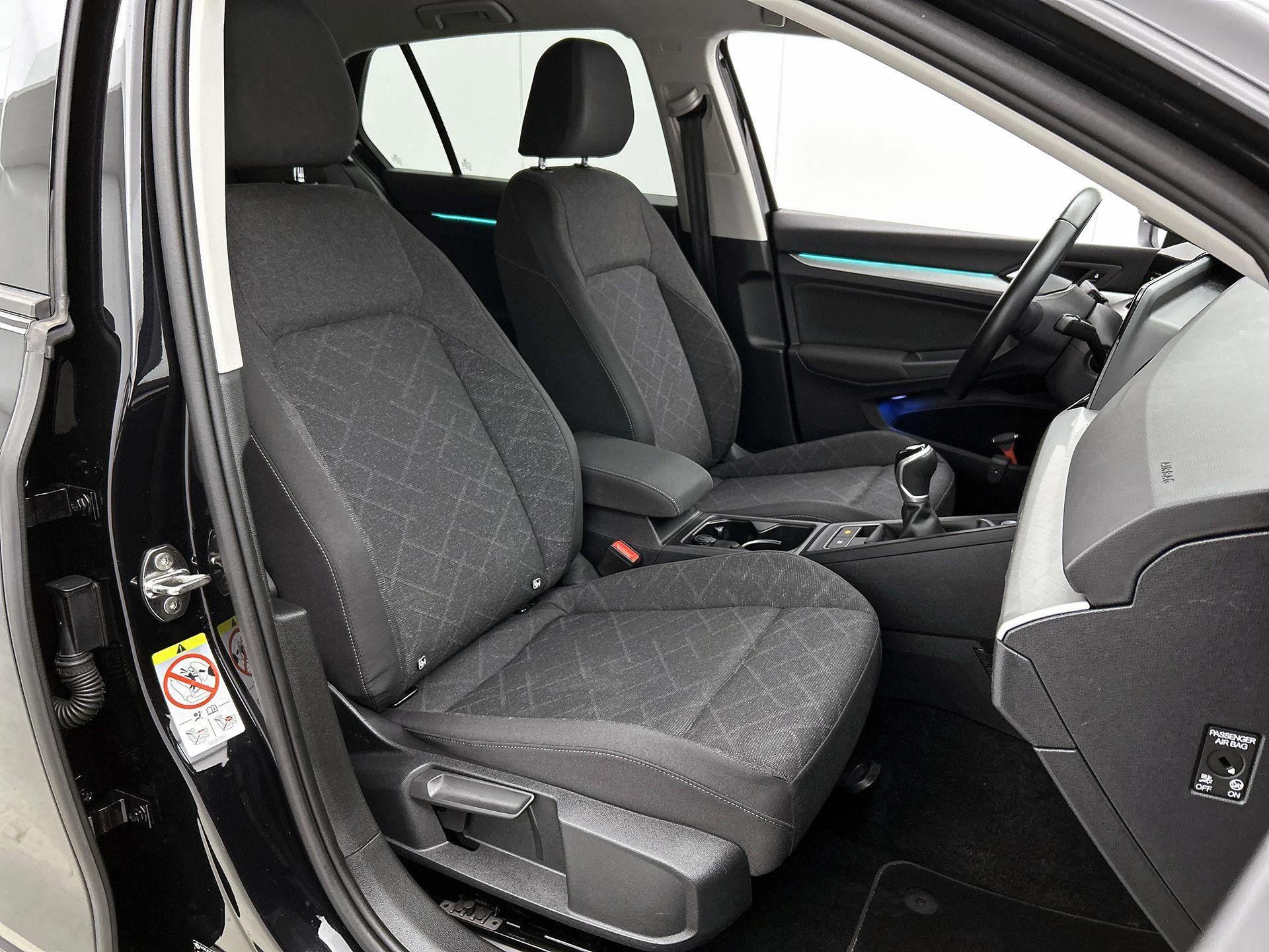 Volkswagen-Golf-image-38