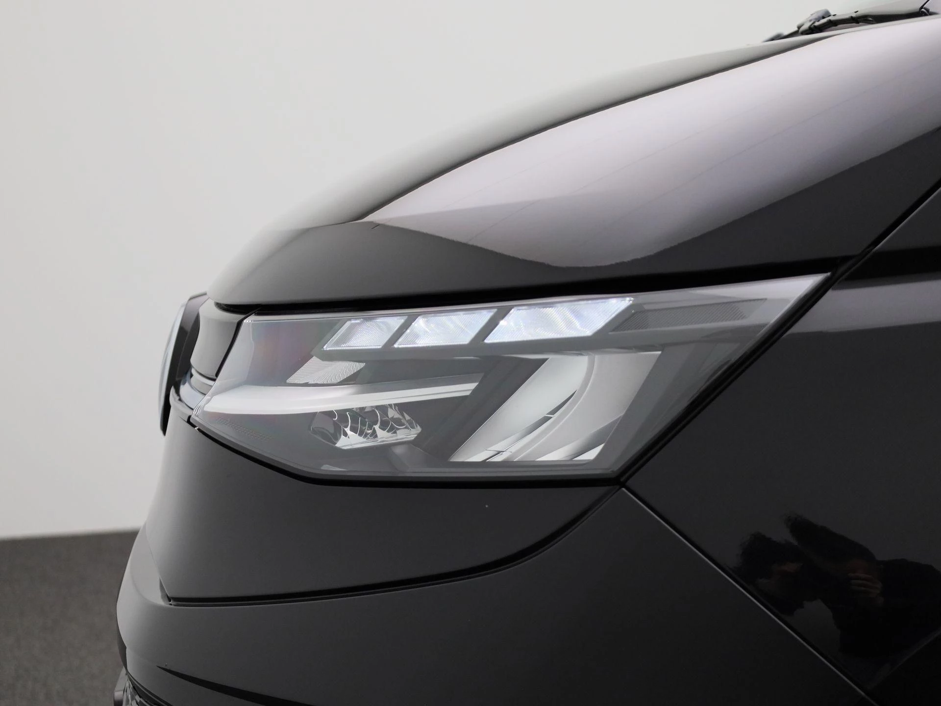 Volkswagen-Multivan-image-15