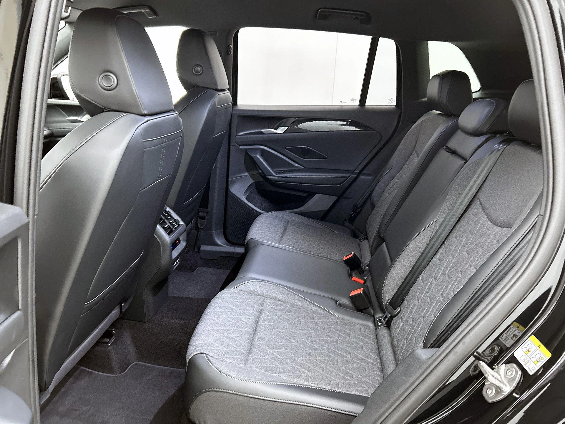 Volkswagen-Tiguan-image-26
