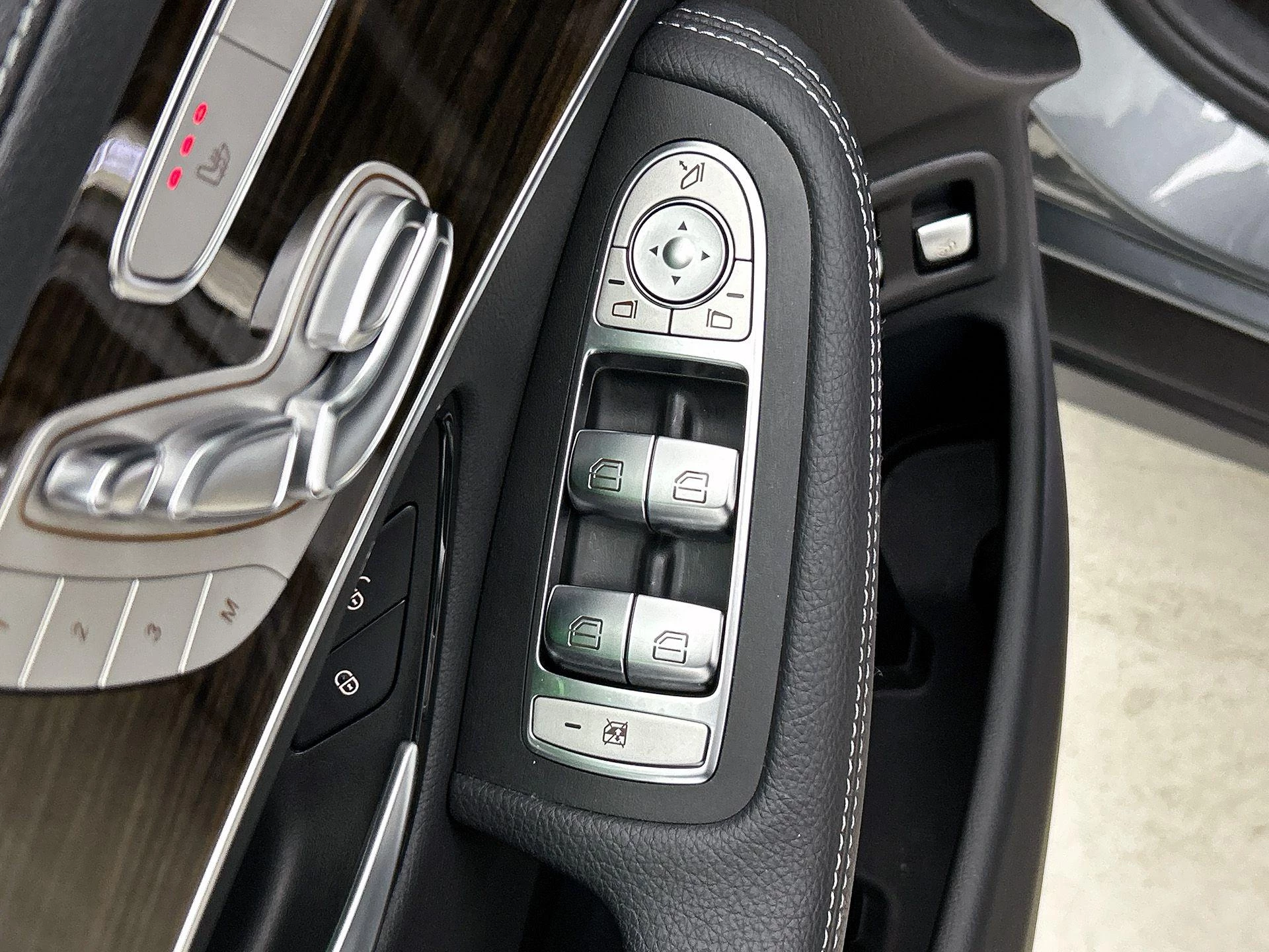 Mercedes-Benz-GLC-image-31