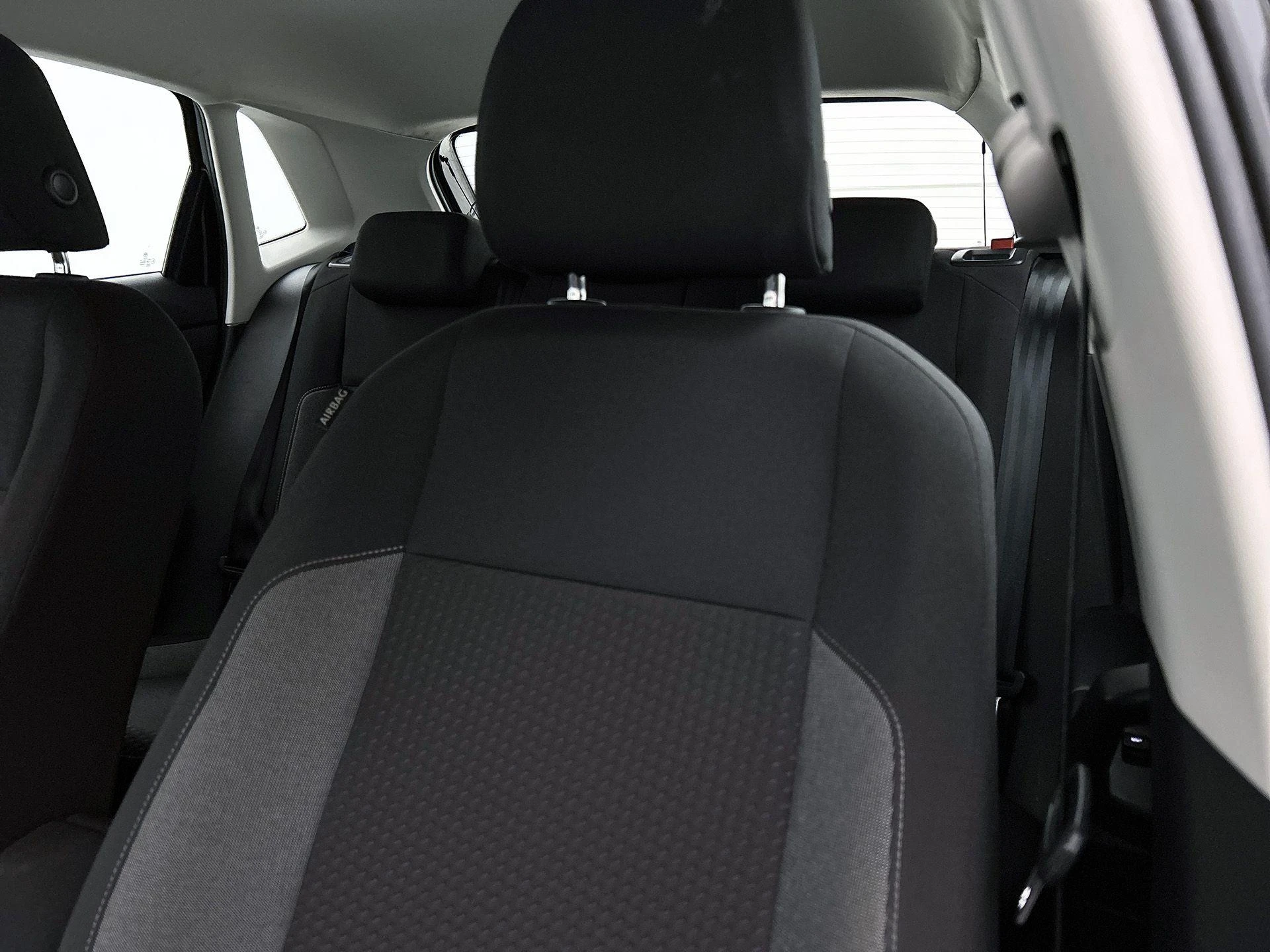 Volkswagen-Polo-image-10
