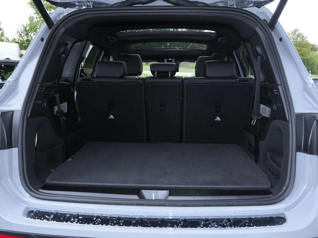 Mercedes-Benz-GLB 200-image-15