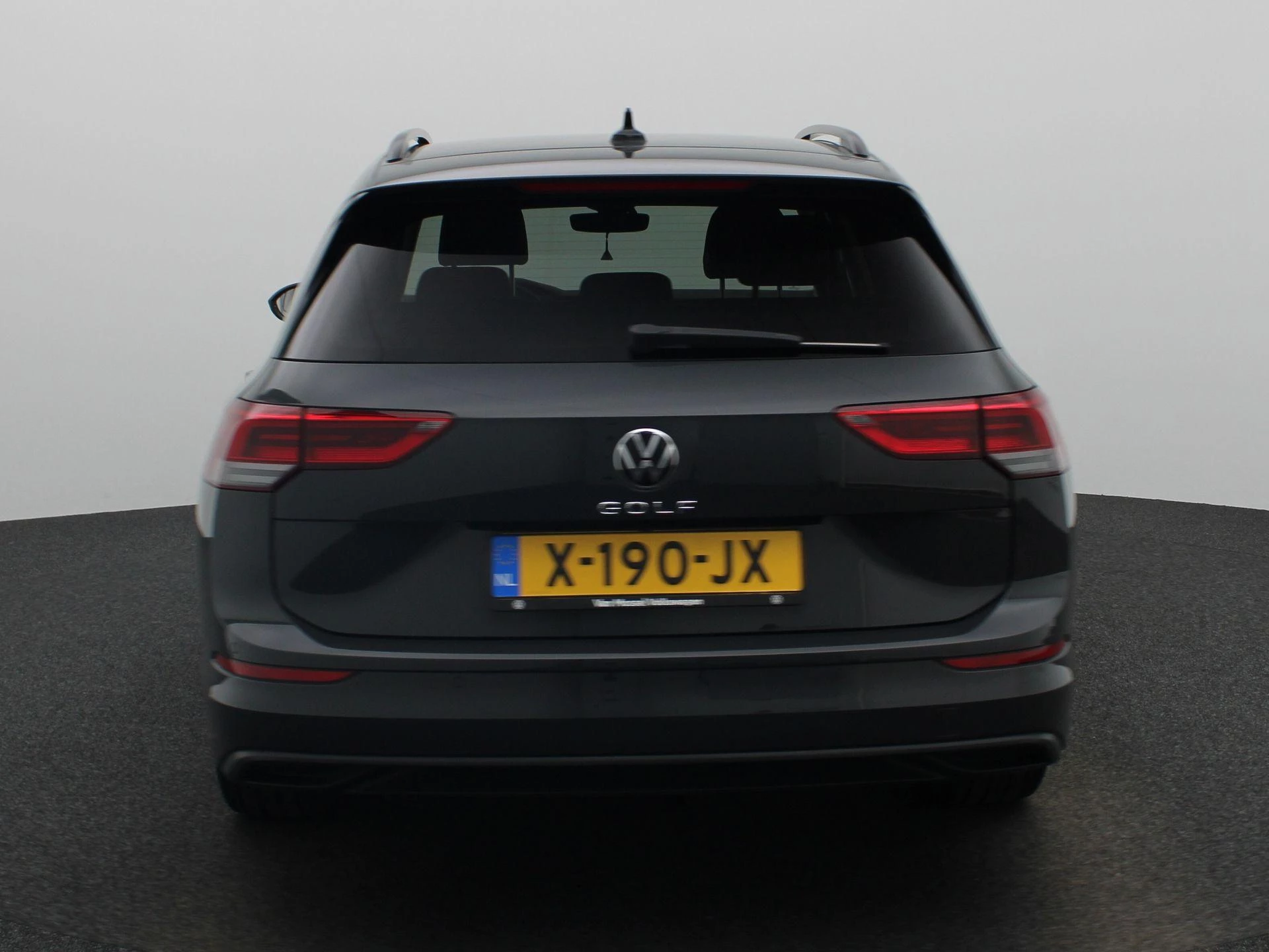 Volkswagen-Golf-image-4