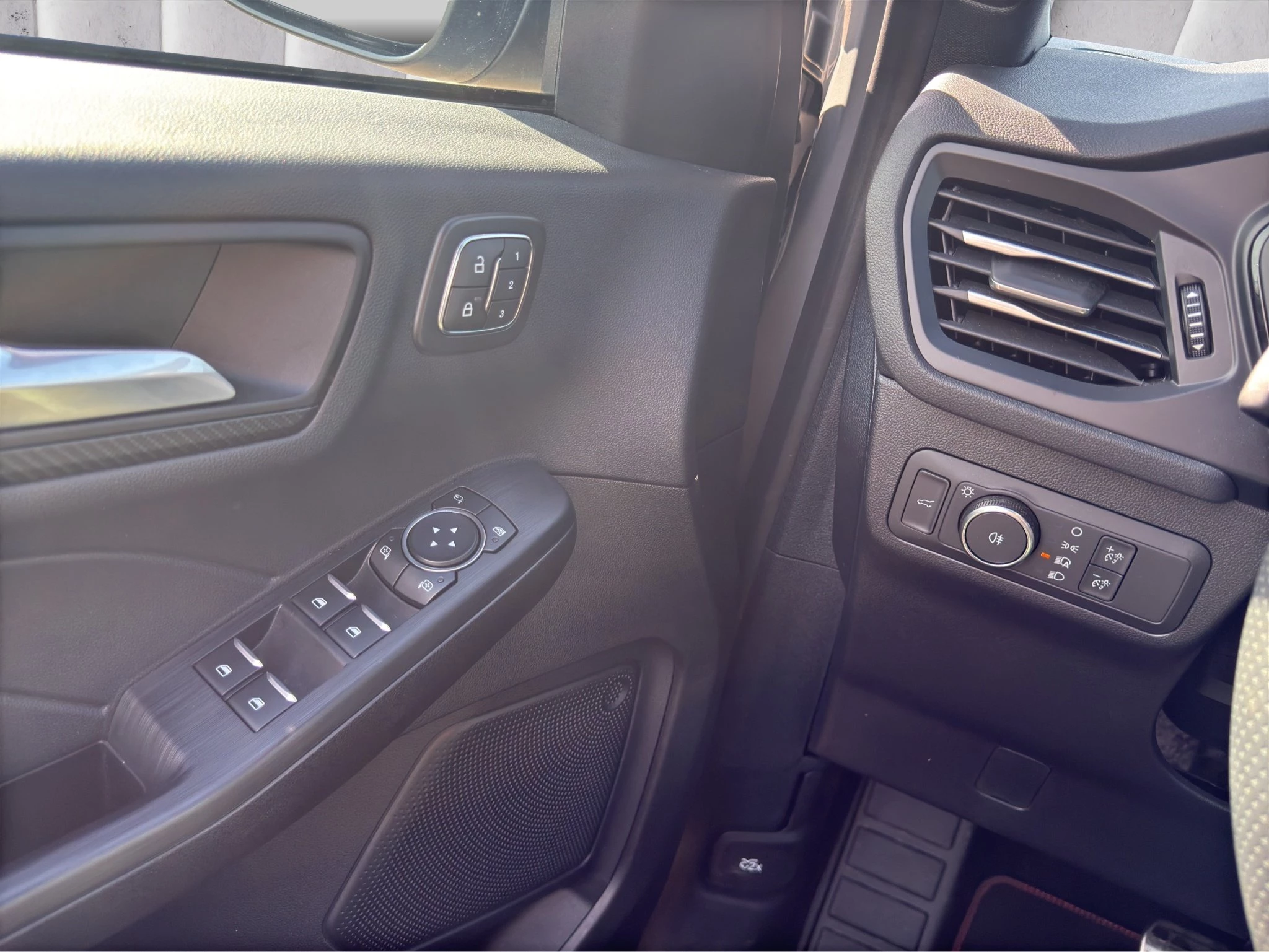 Ford Kuga ST-Line X Aut.*PANO*AHK*360GRAD*LED-MATRIX*NAVI*GRA*WINTER-PKT.