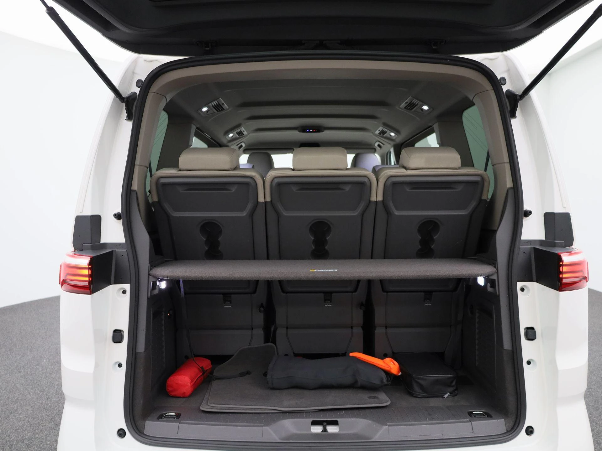 Volkswagen-Multivan-image-13