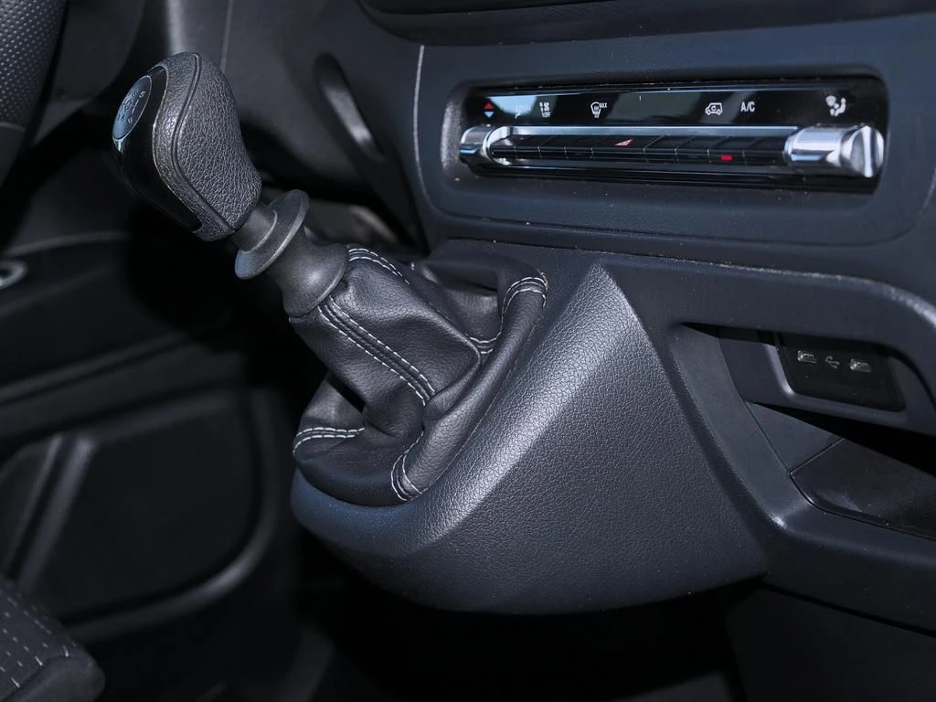 Mercedes-Benz-Vito 116-image-11