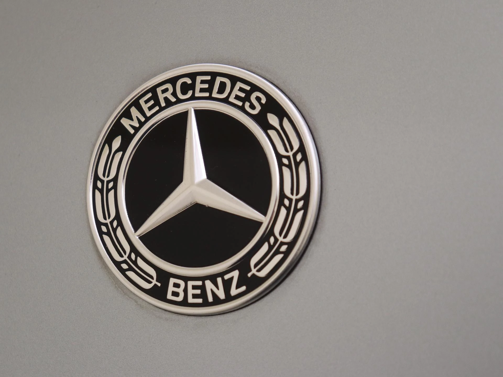 Mercedes-Benz-EQS-image-28