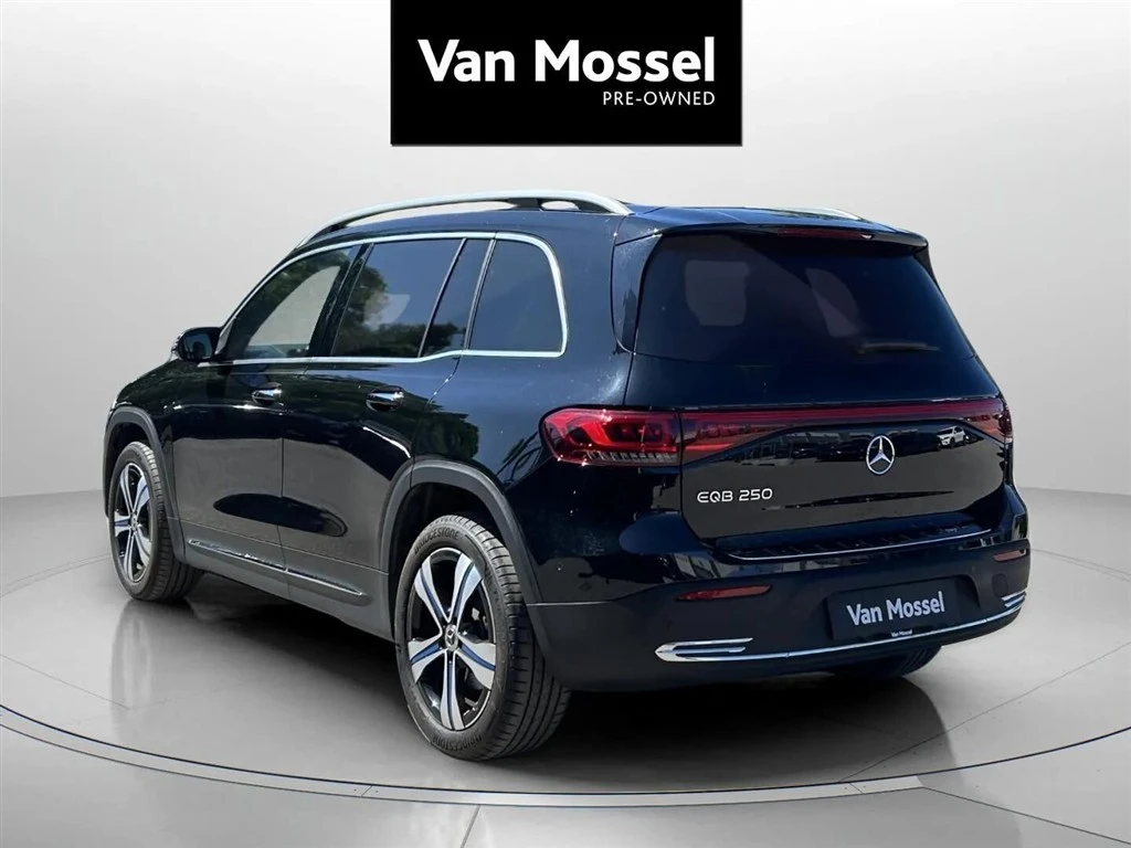 Mercedes-Benz-EQB-image-6