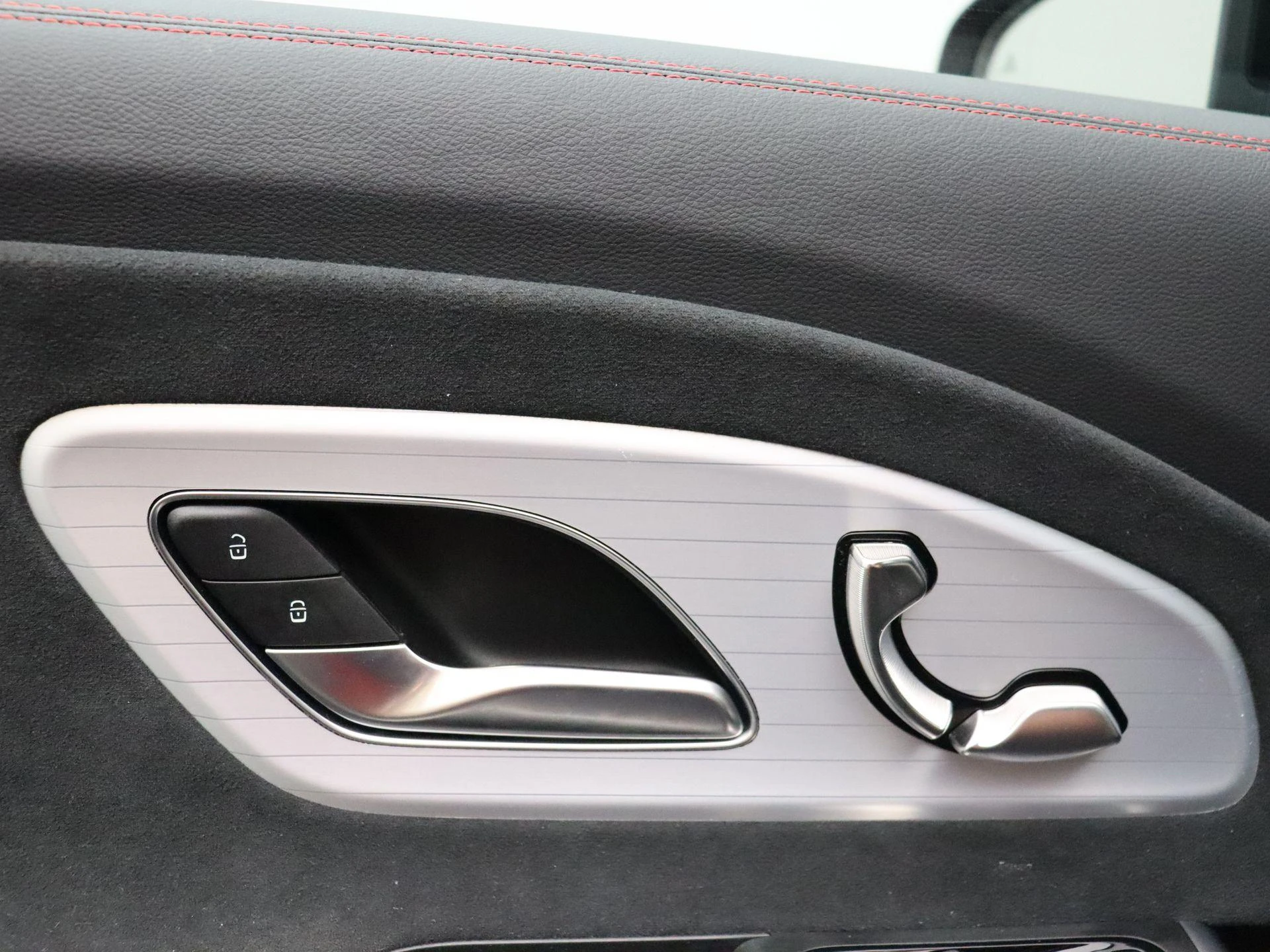 Mercedes-Benz-CLA-image-8